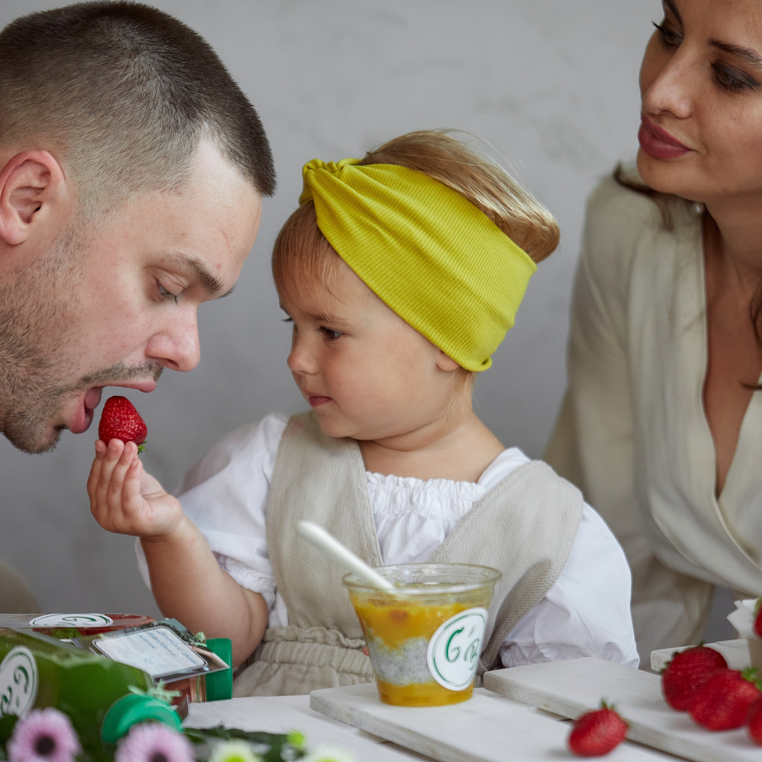 семья за столом  семейный  фотограф Гранкин Александр Питер