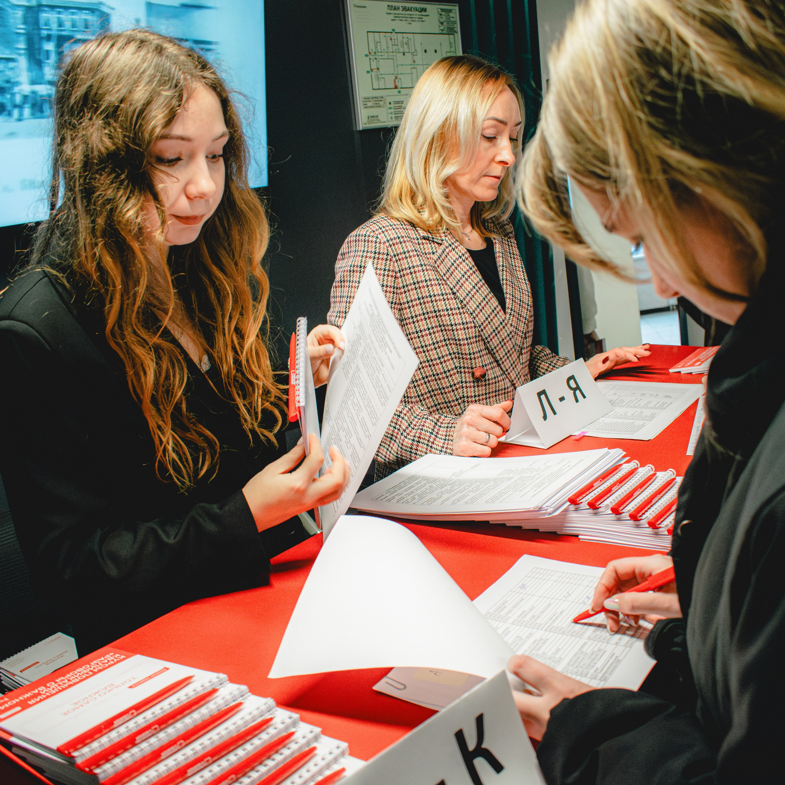 Движение первых. Разговор о важном. Репортажный фотограф Даниил Чеснов | Тверь