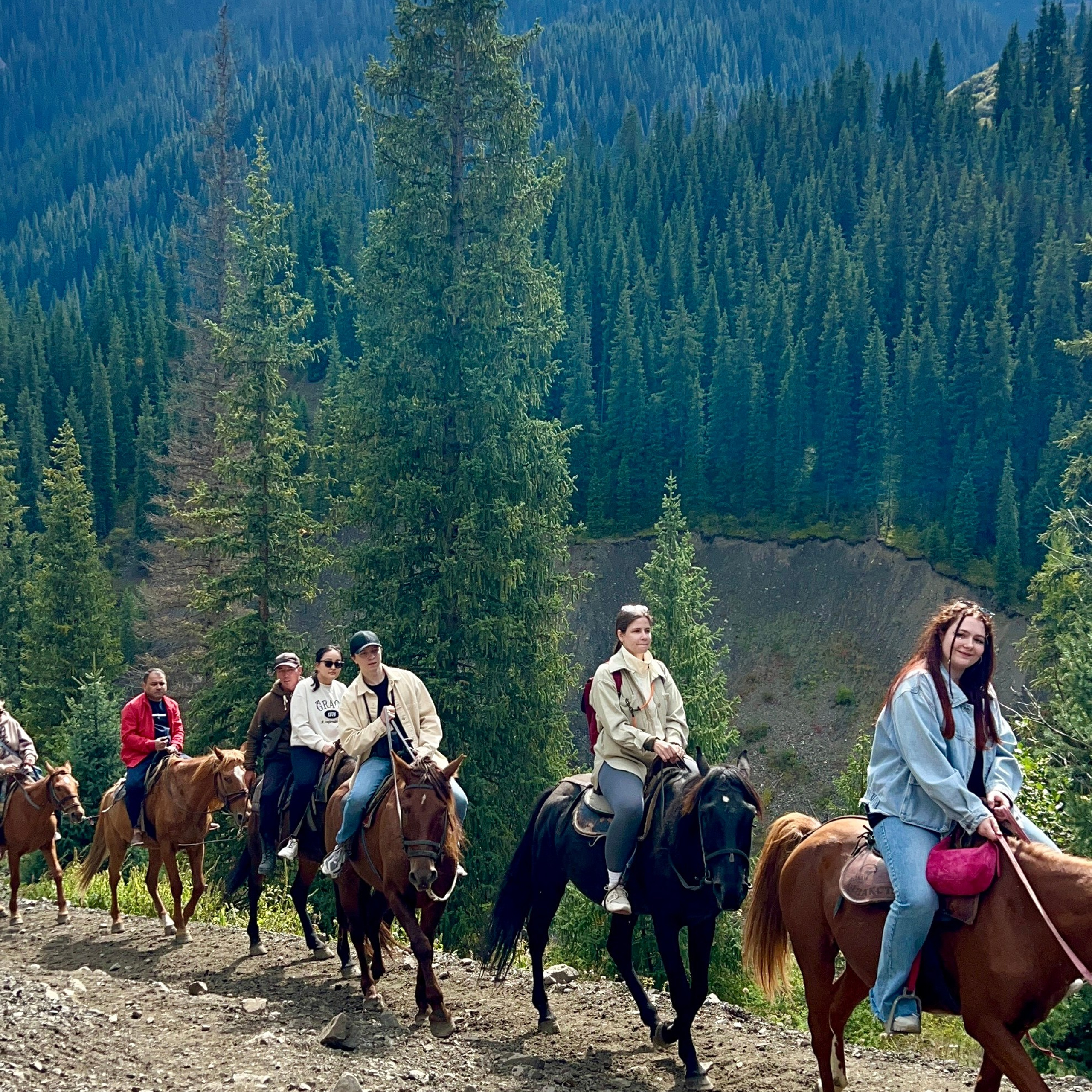 Экскурсия и тур на озеро Каинды из Алматы