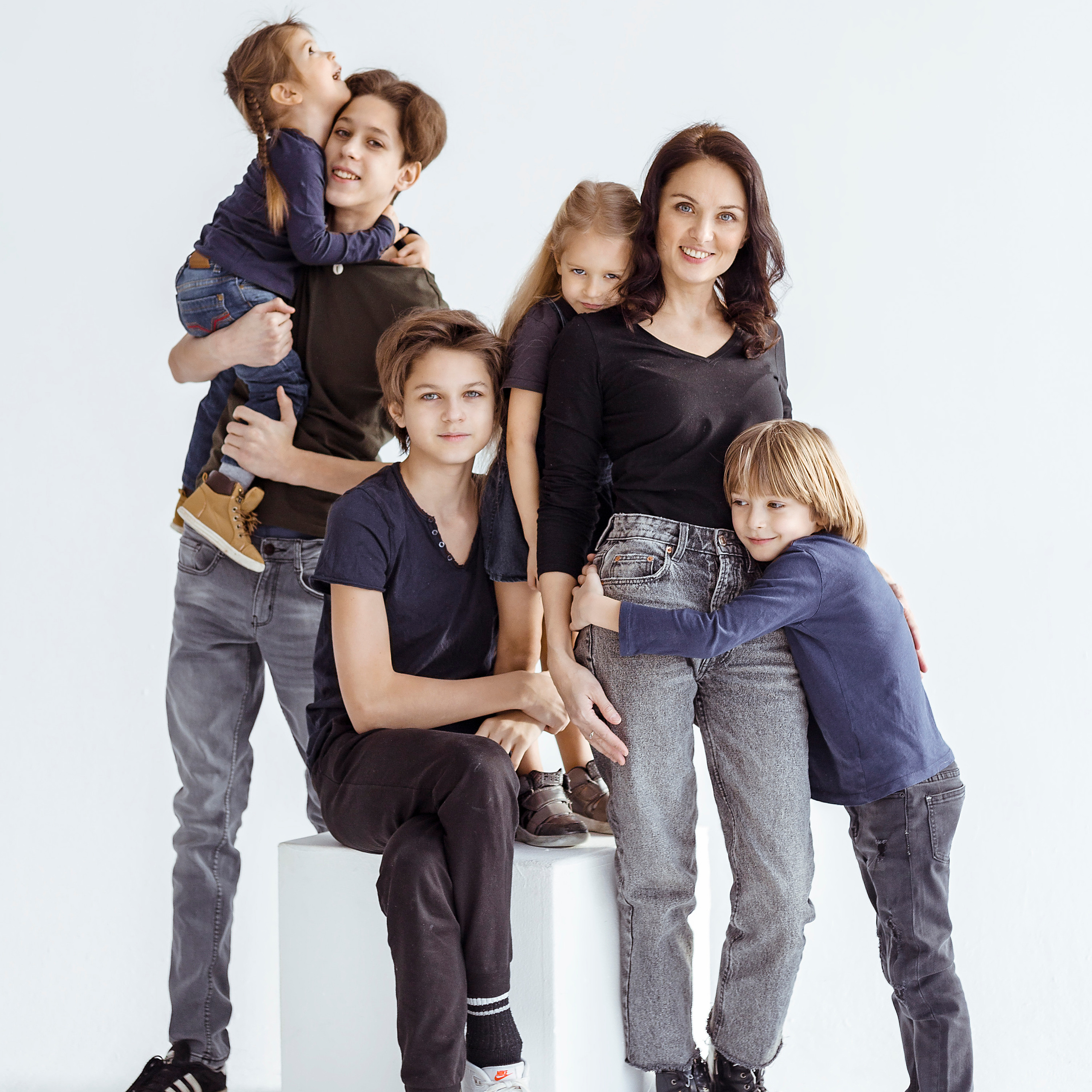 Наташа, Тема, Миша, Вася, Лика, Аня