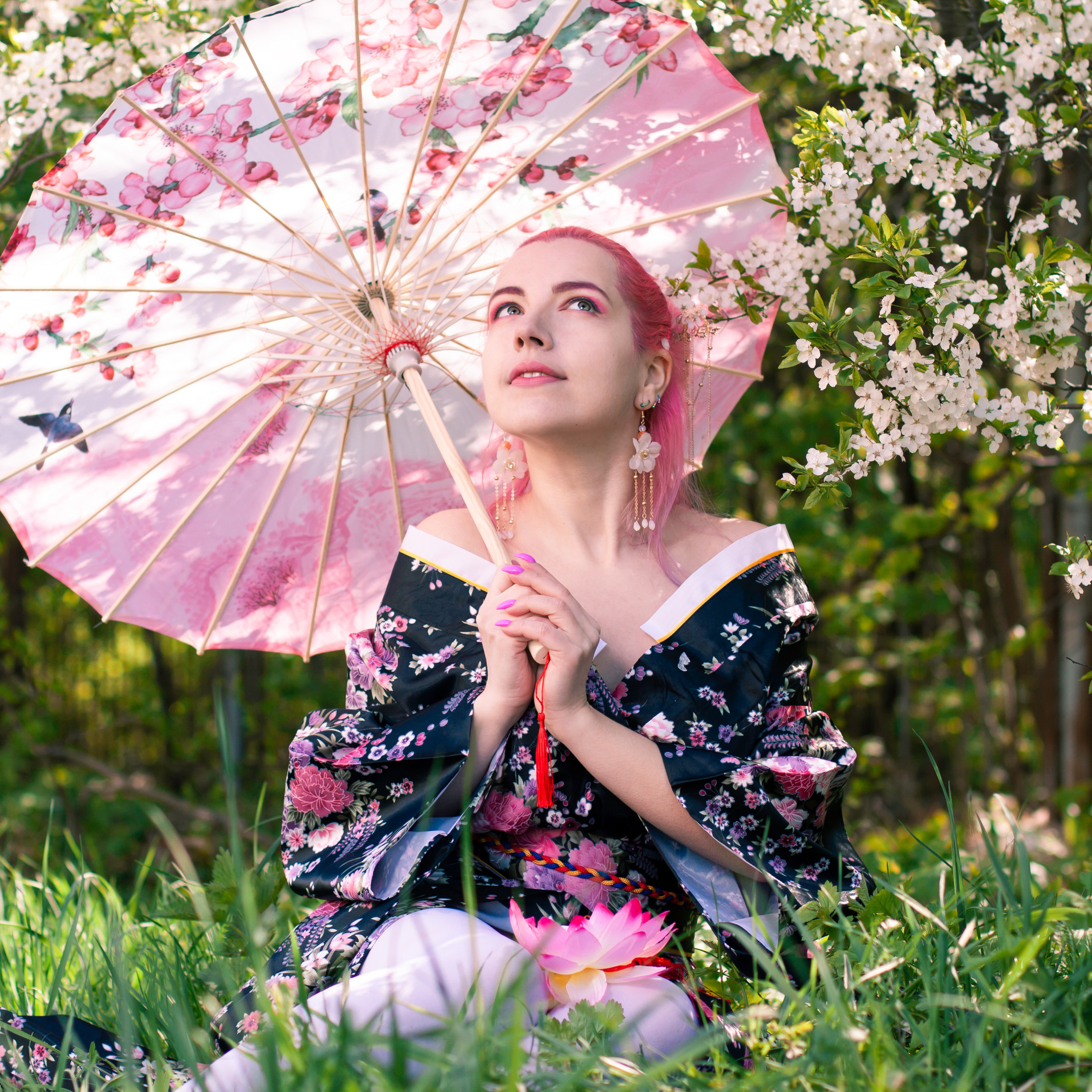 У вишни. Ксюша и Эльвира. Артем Ершов. Фотограф, Тверь