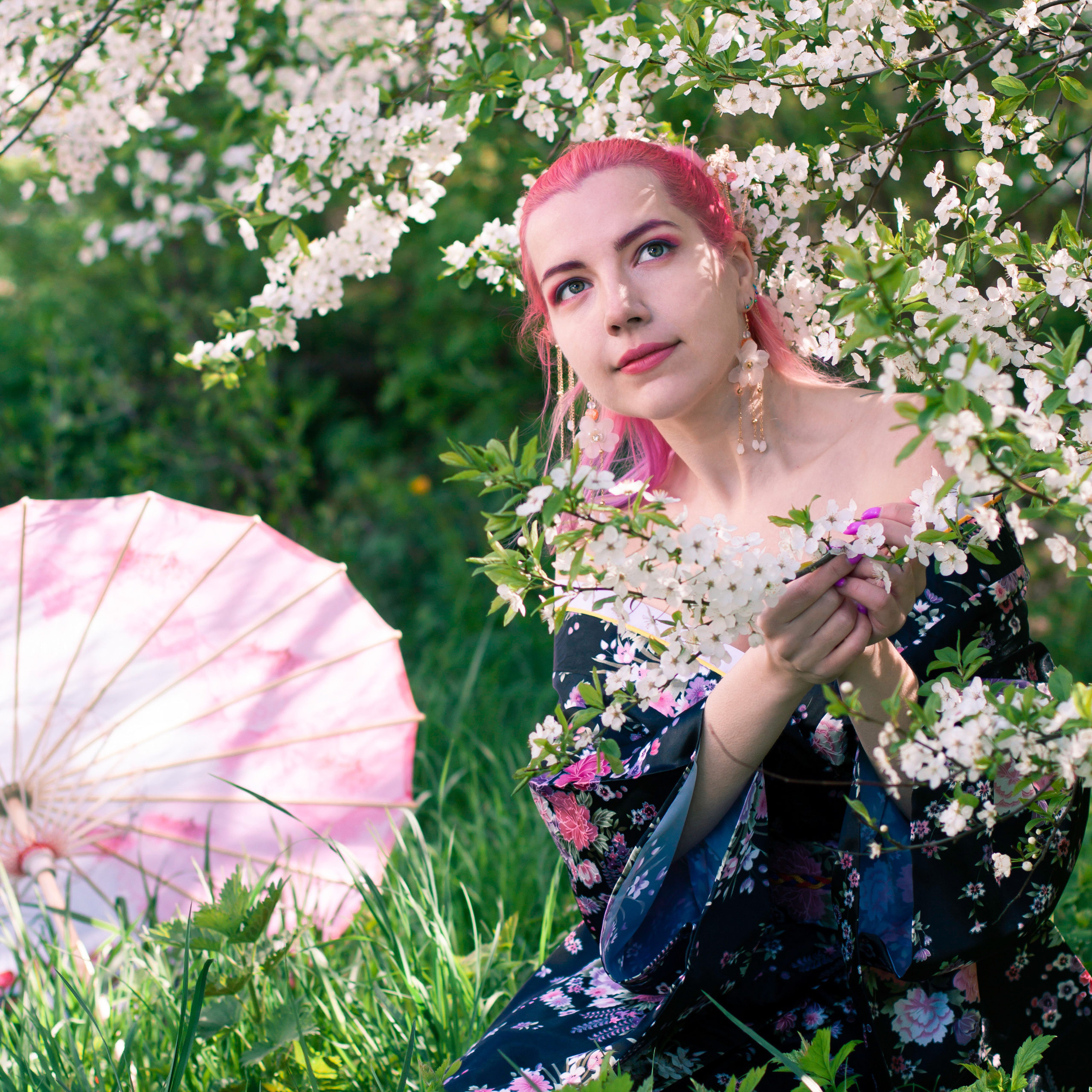 У вишни. Ксюша и Эльвира. Артем Ершов. Фотограф, Тверь