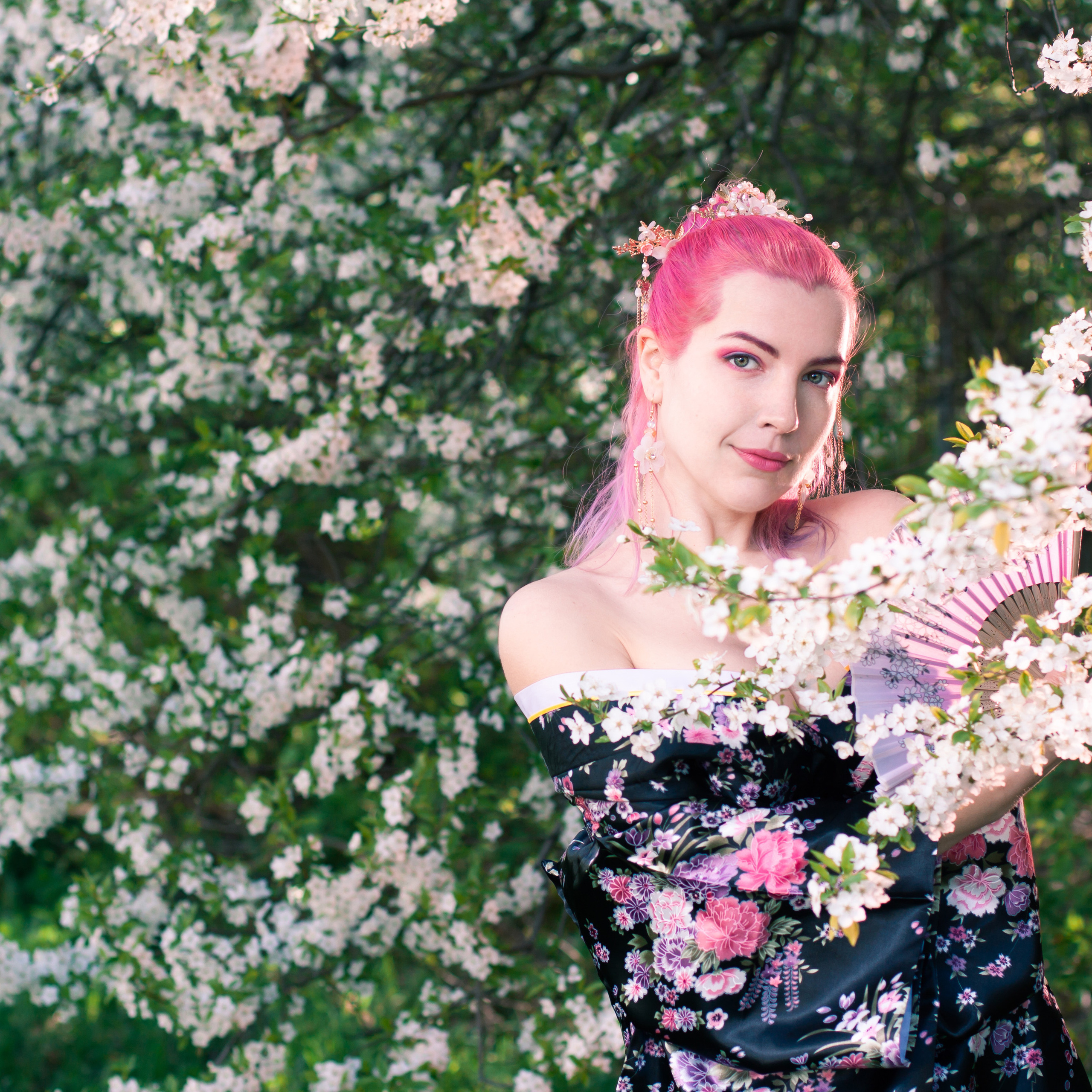 У вишни. Ксюша и Эльвира. Артем Ершов. Фотограф, Тверь