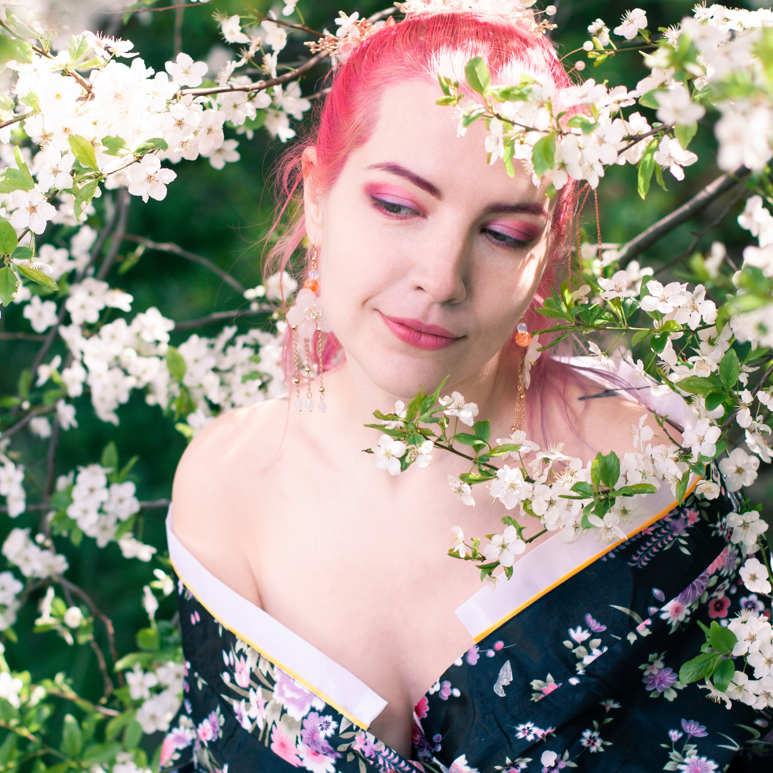 У вишни. Ксюша и Эльвира. Артем Ершов. Фотограф, Тверь