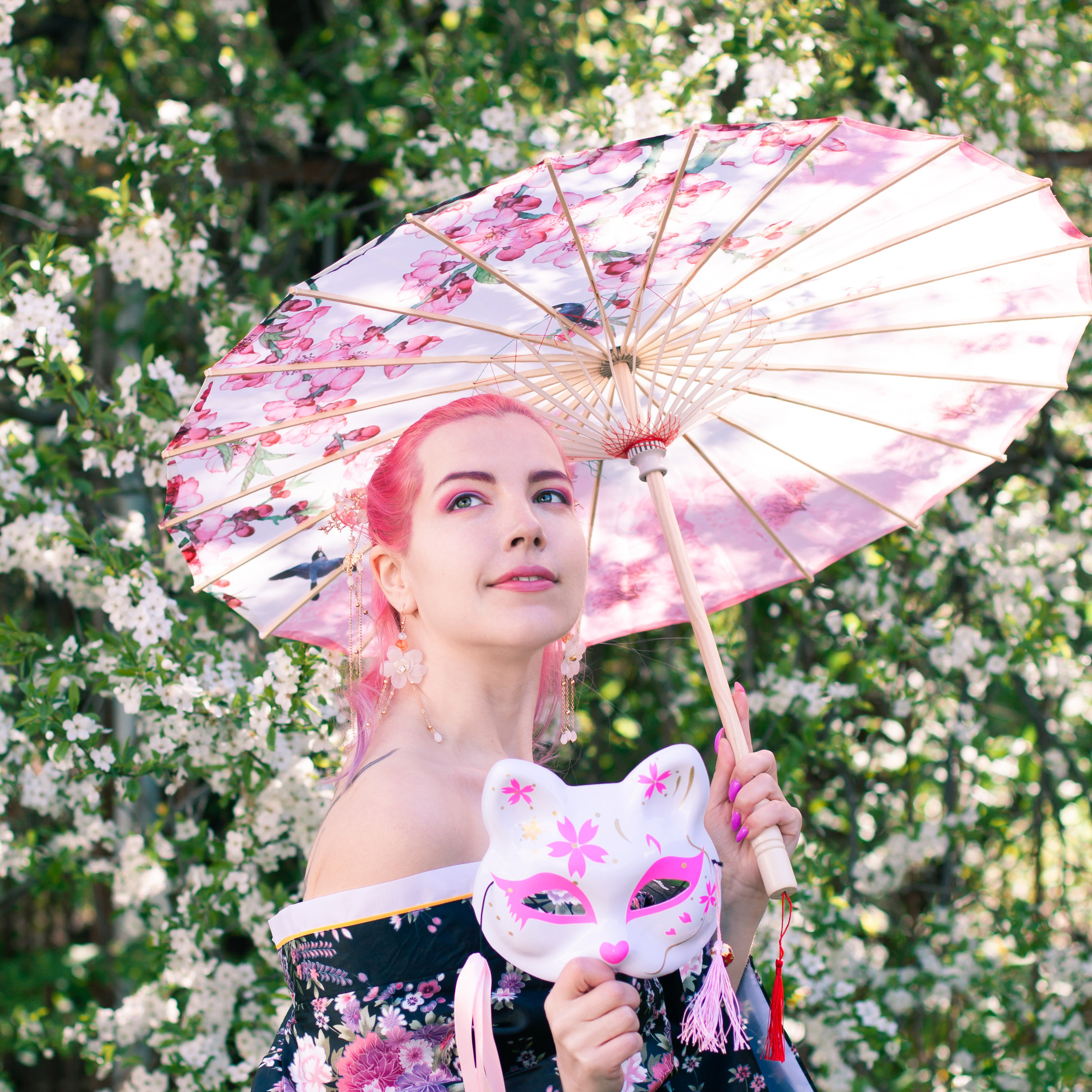 У вишни. Ксюша и Эльвира. Артем Ершов. Фотограф, Тверь