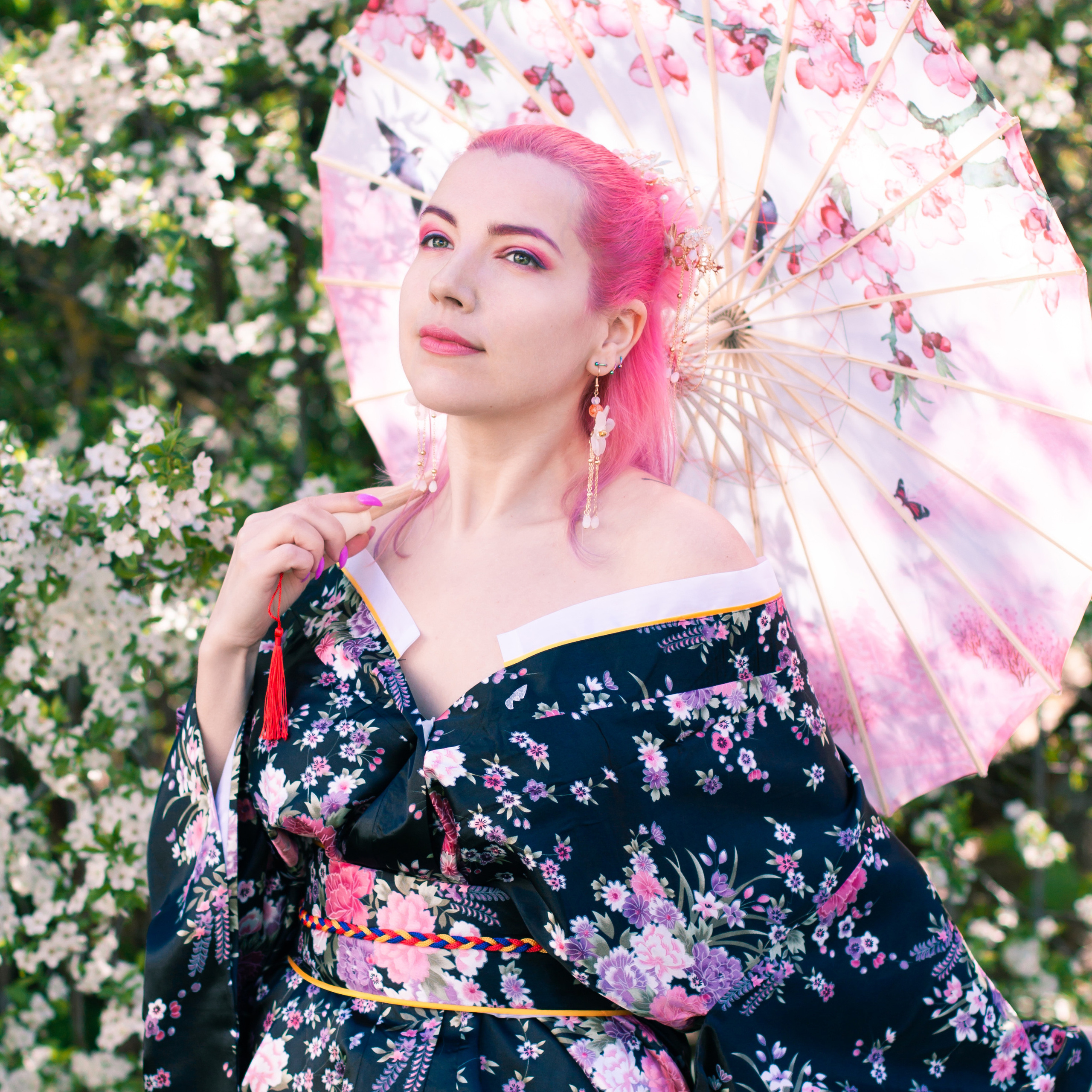 У вишни. Ксюша и Эльвира. Артем Ершов. Фотограф, Тверь