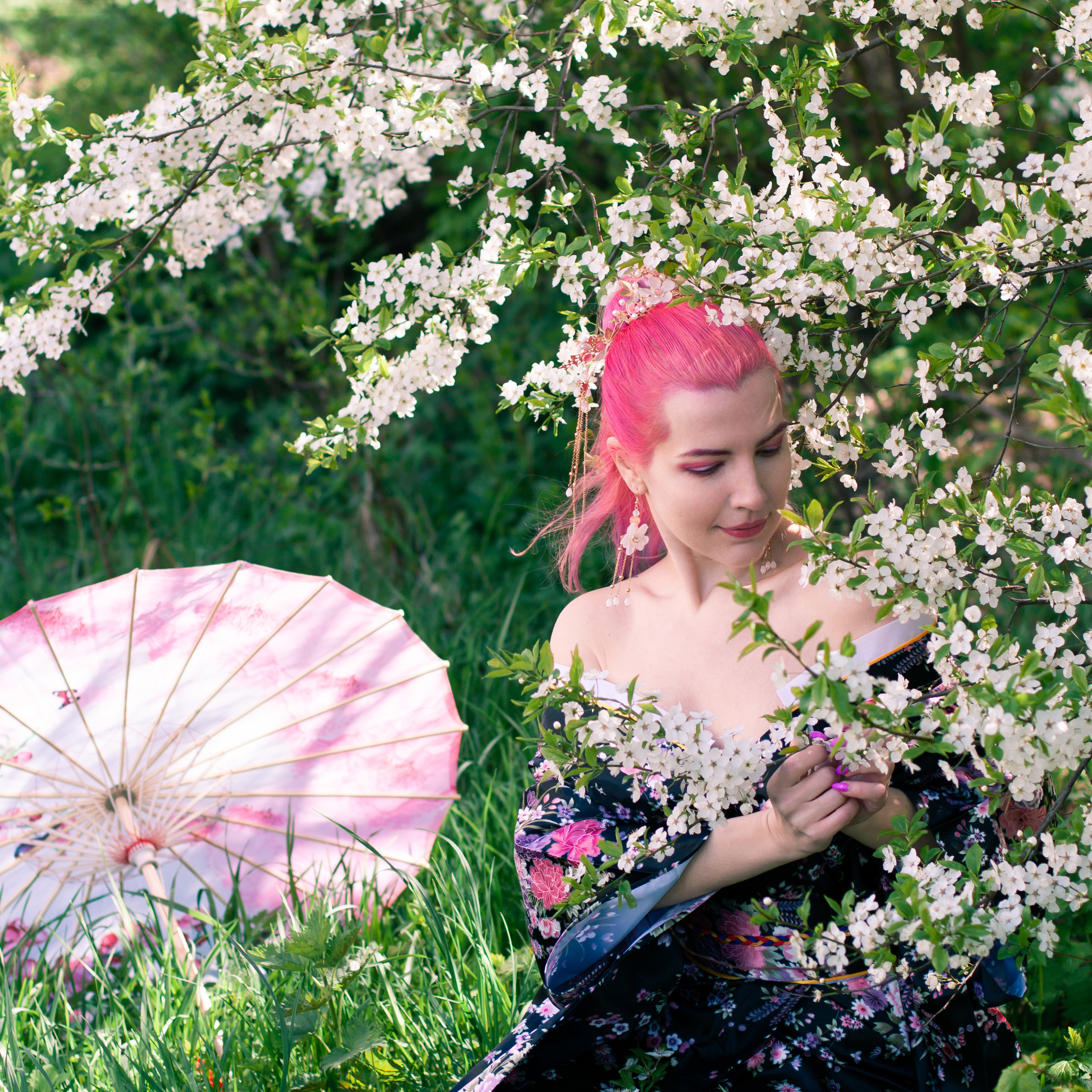 У вишни. Ксюша и Эльвира. Артем Ершов. Фотограф, Тверь