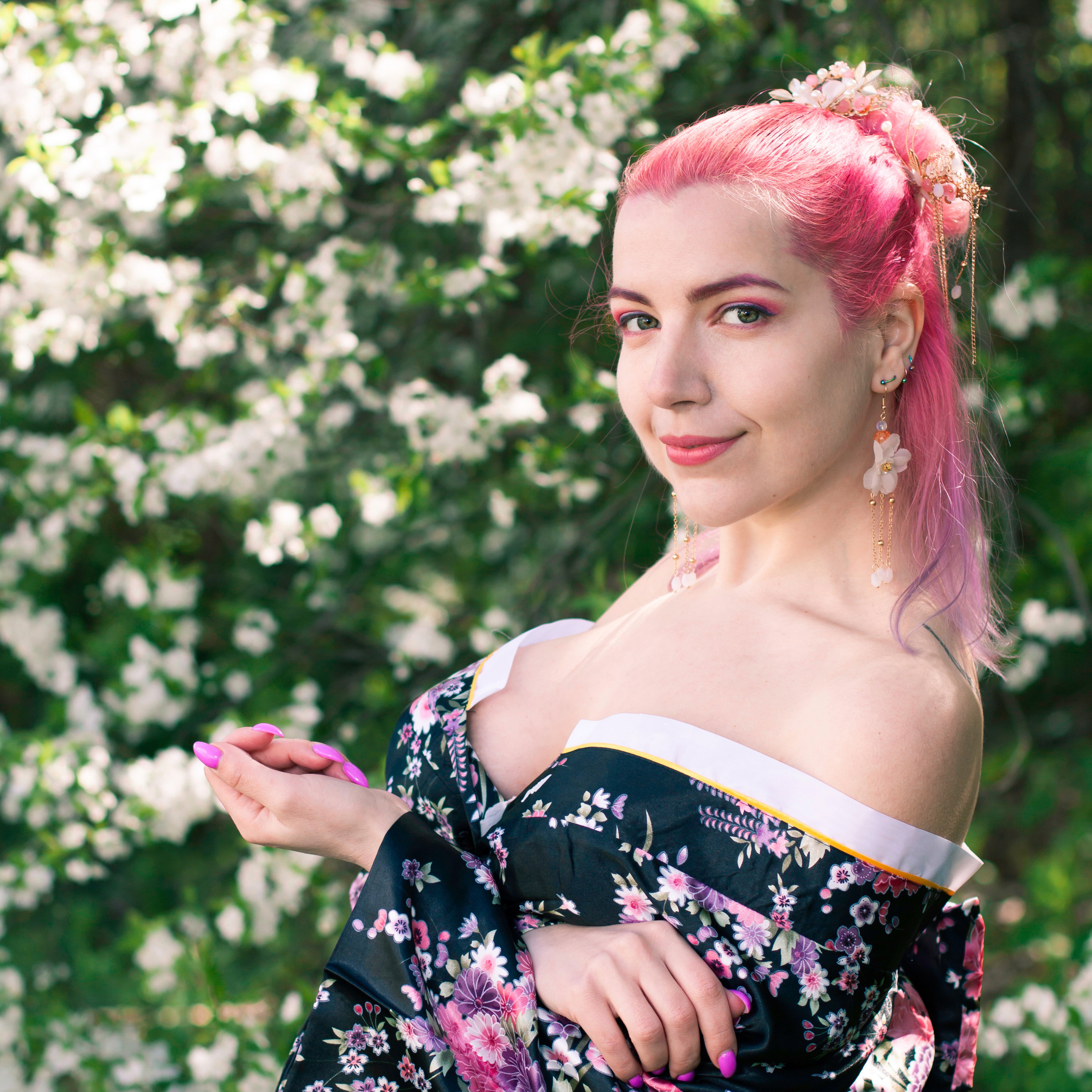 У вишни. Ксюша и Эльвира. Артем Ершов. Фотограф, Тверь