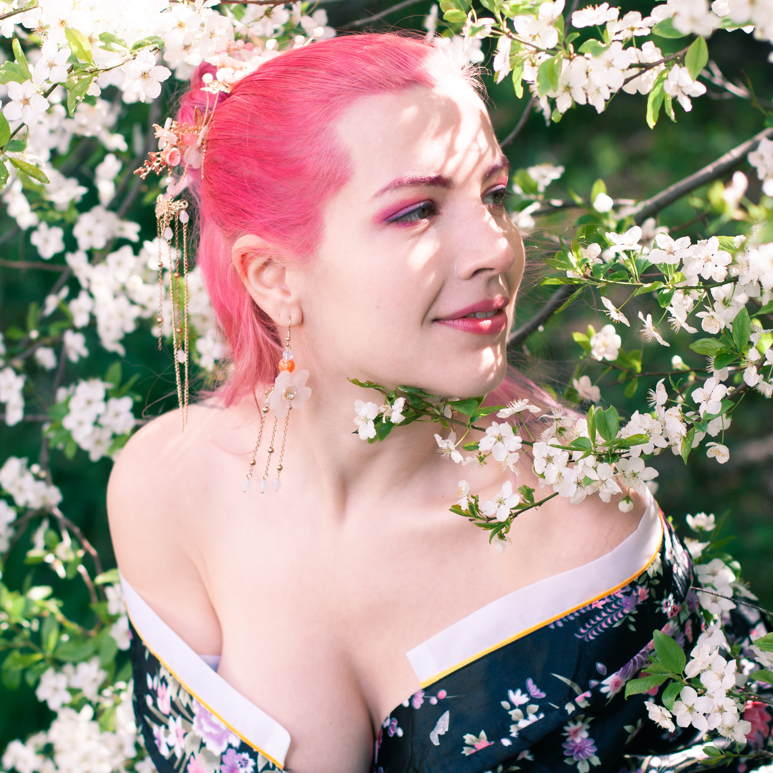 У вишни. Ксюша и Эльвира. Артем Ершов. Фотограф, Тверь