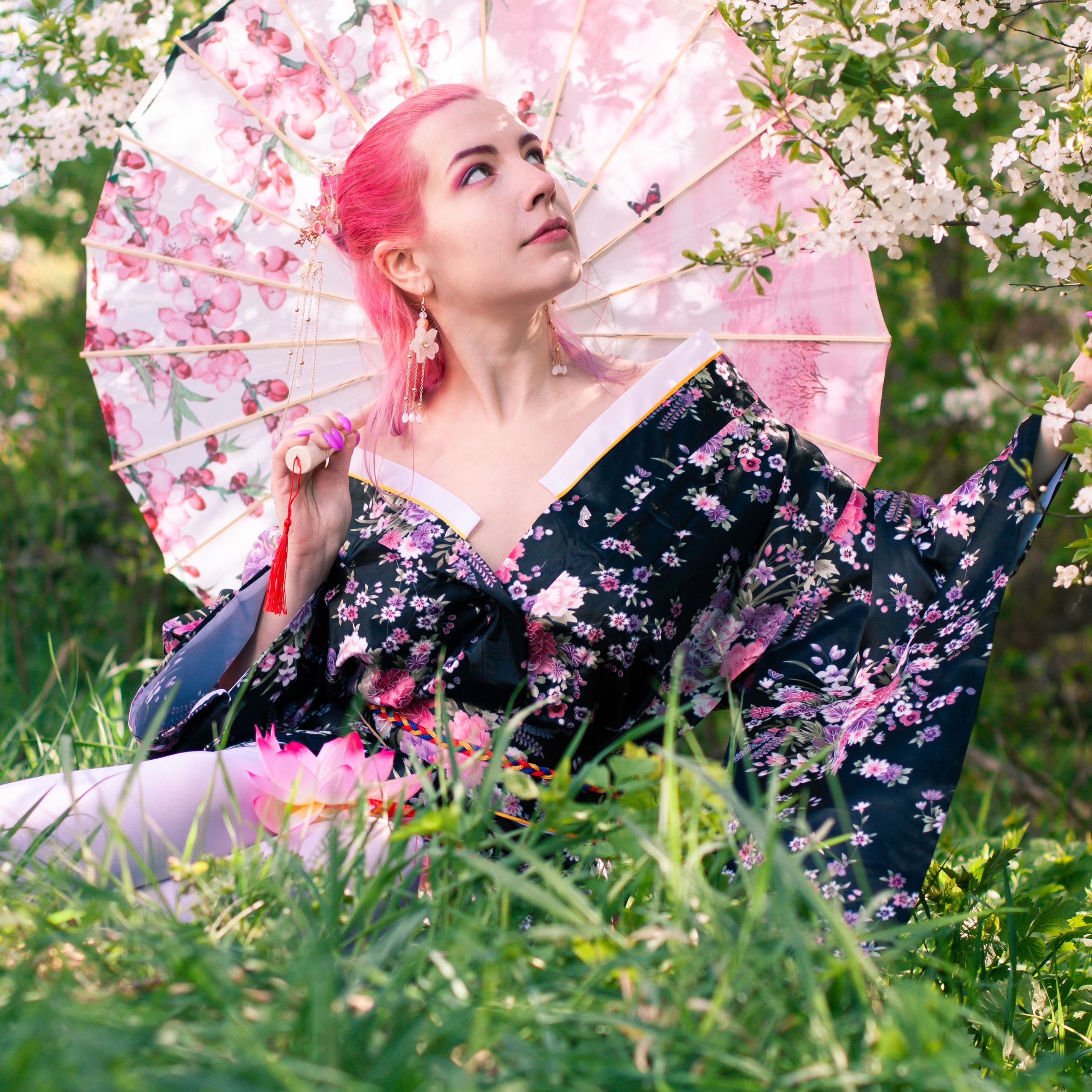 У вишни. Ксюша и Эльвира. Артем Ершов. Фотограф, Тверь