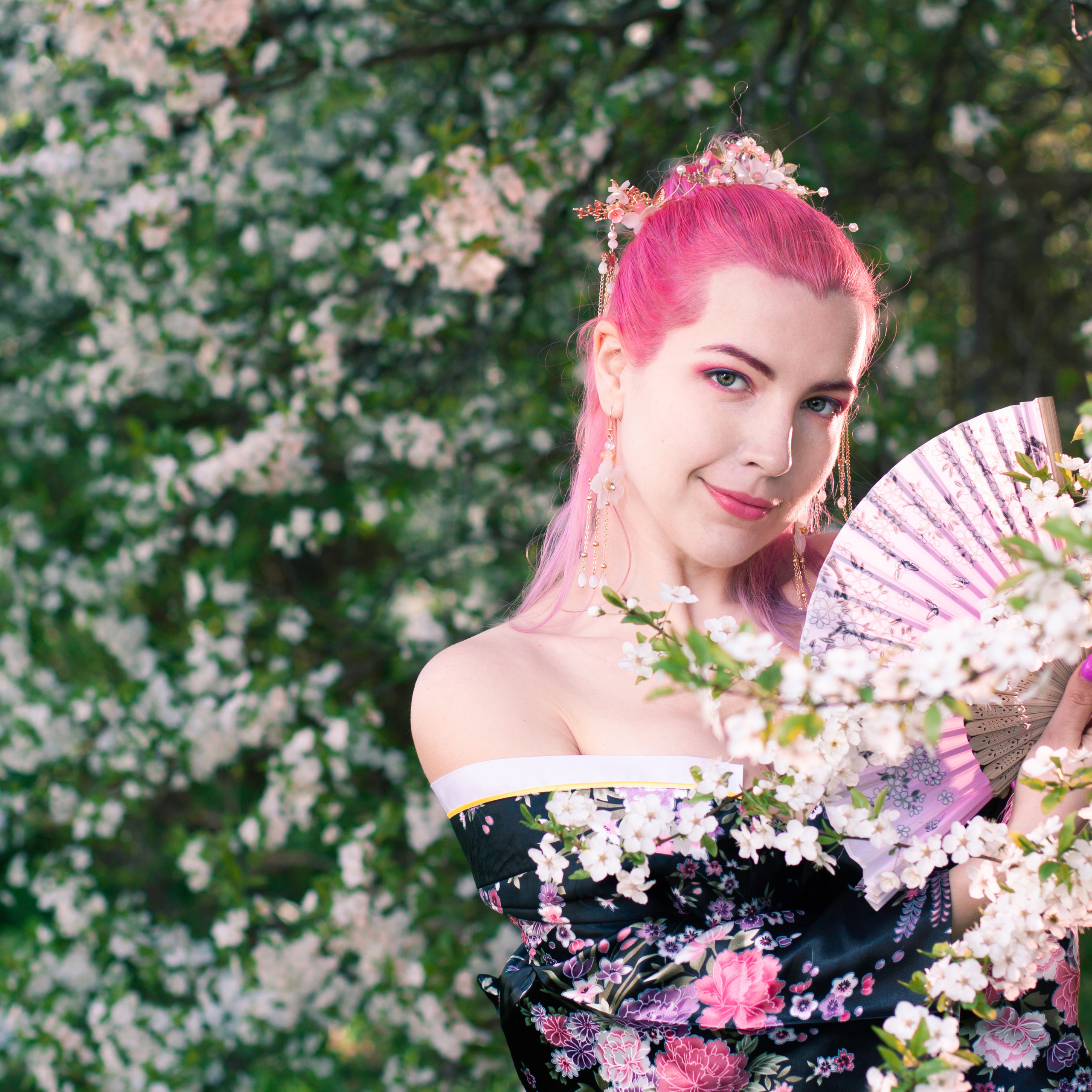 У вишни. Ксюша и Эльвира. Артем Ершов. Фотограф, Тверь