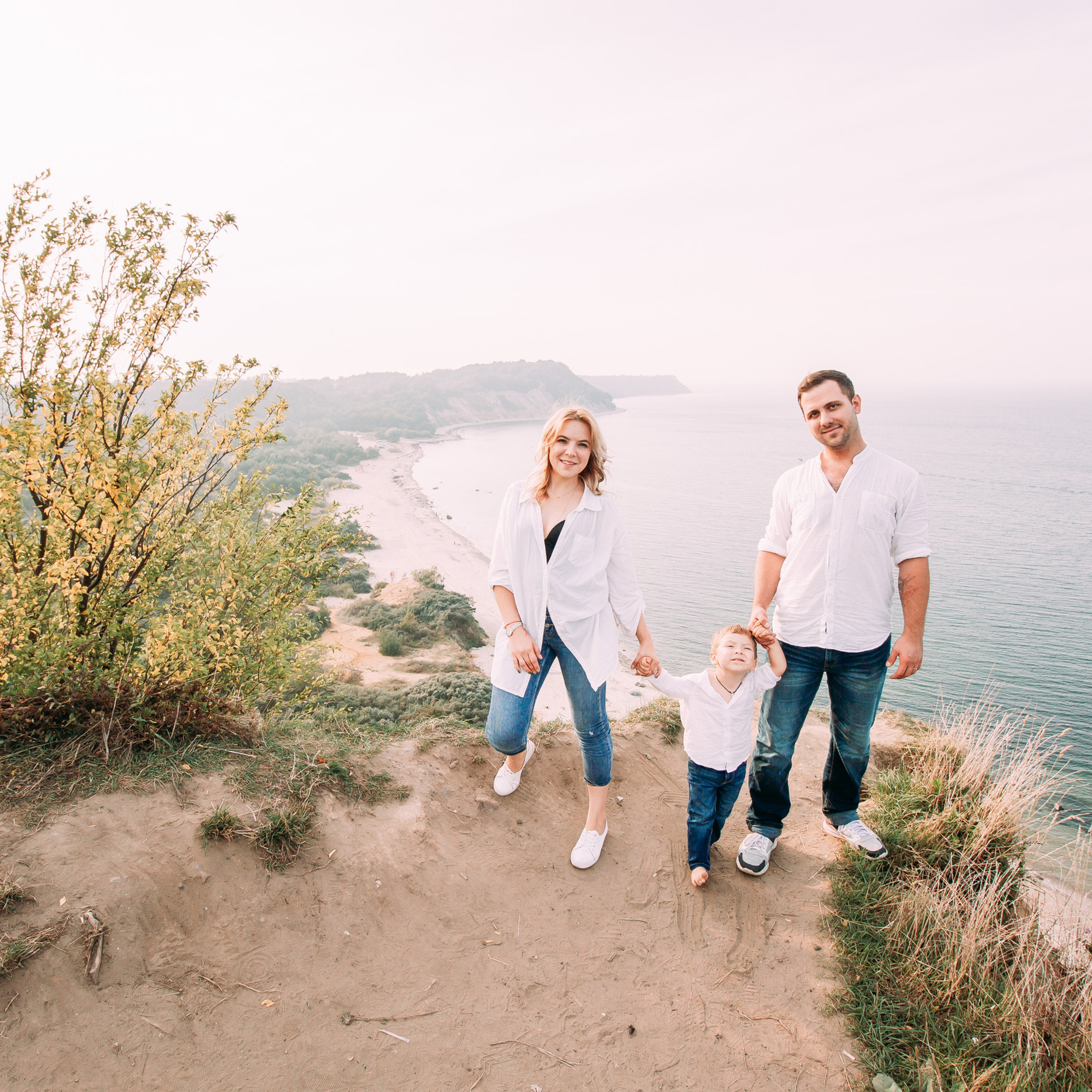 Семья на побережье • Осень 2020