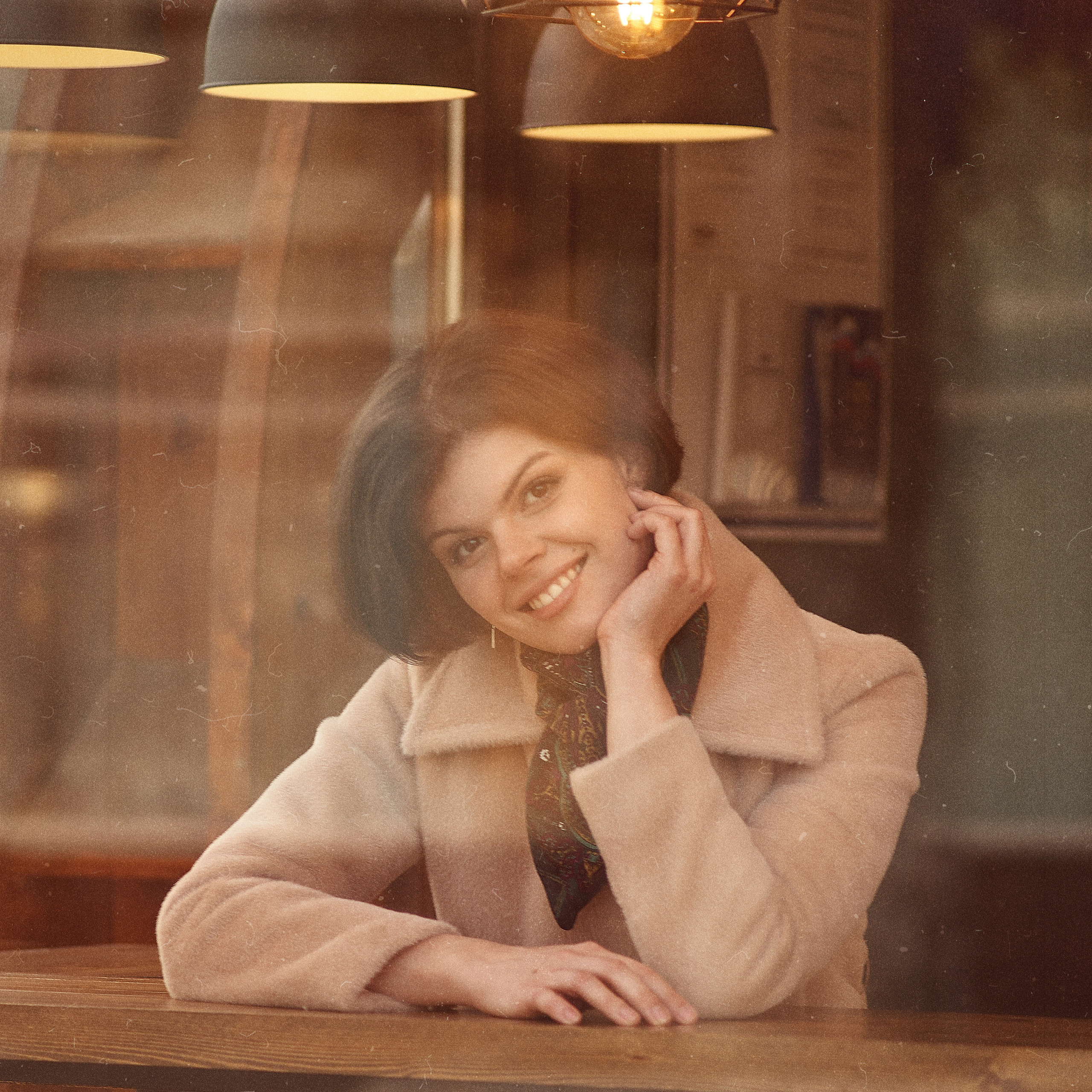 НЕЗНАКОМКА В КАФЕ