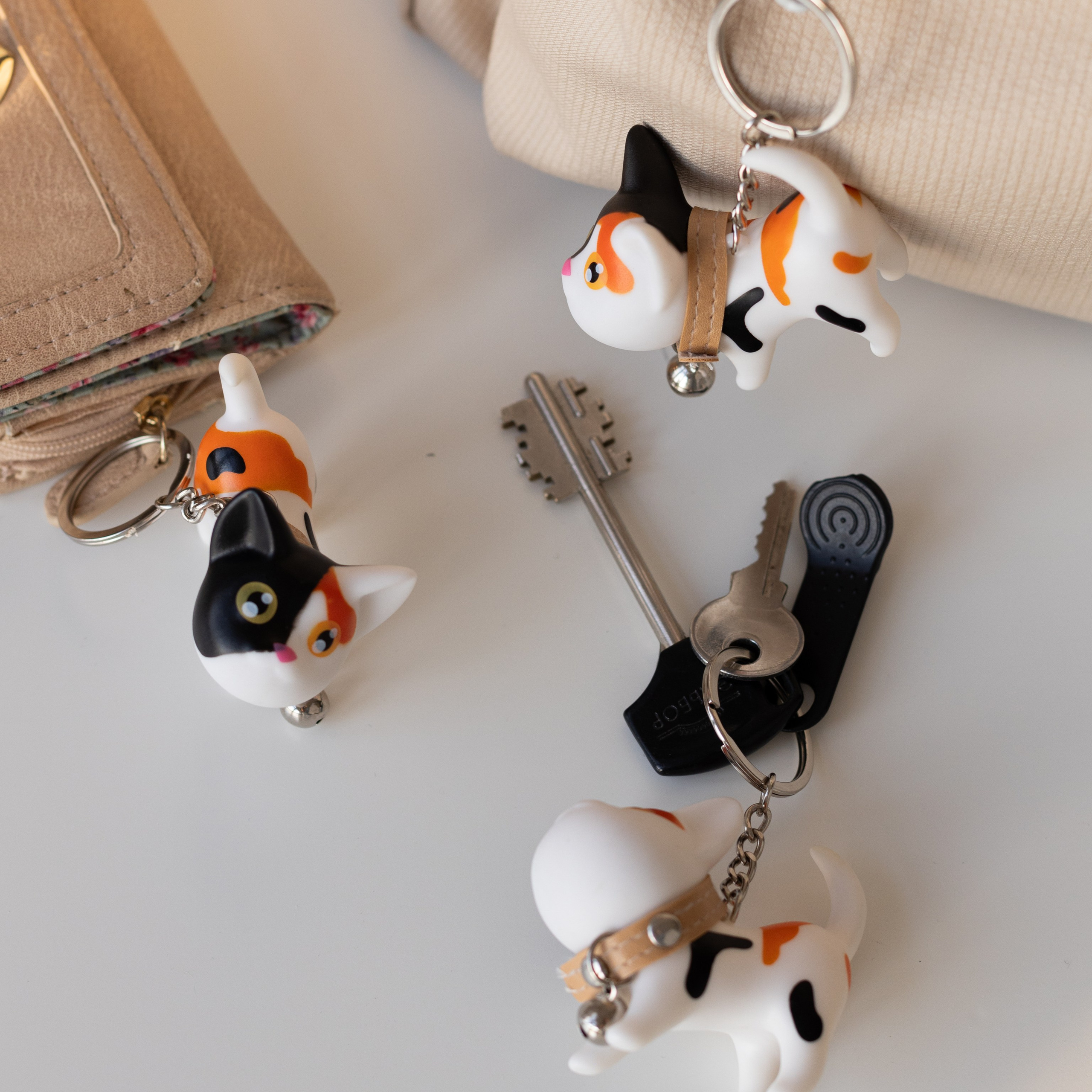 Брелок котик. Фотосессии на маркетплейсы