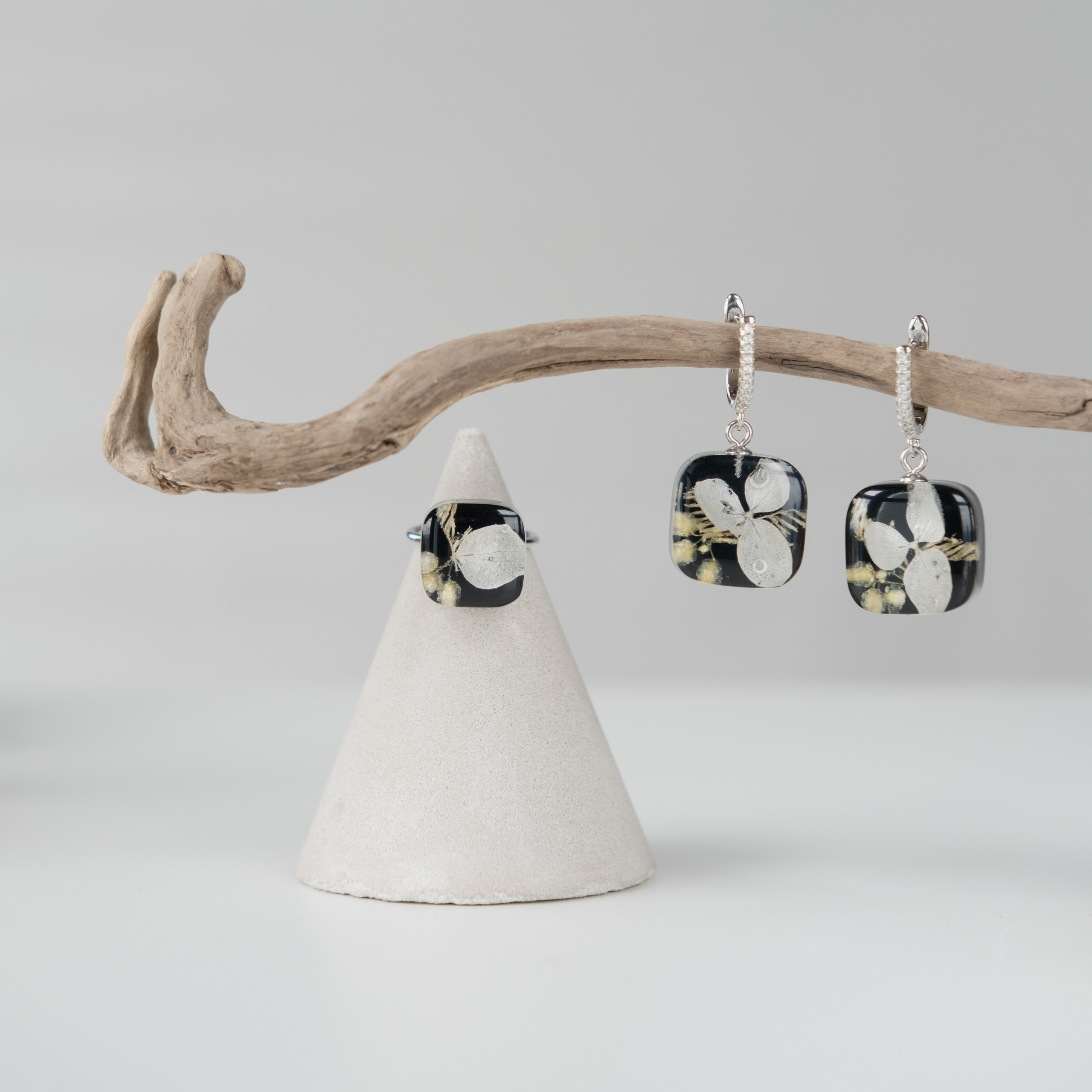 Украшения из эпоксидной смолы. Фотосессии на маркетплейсы