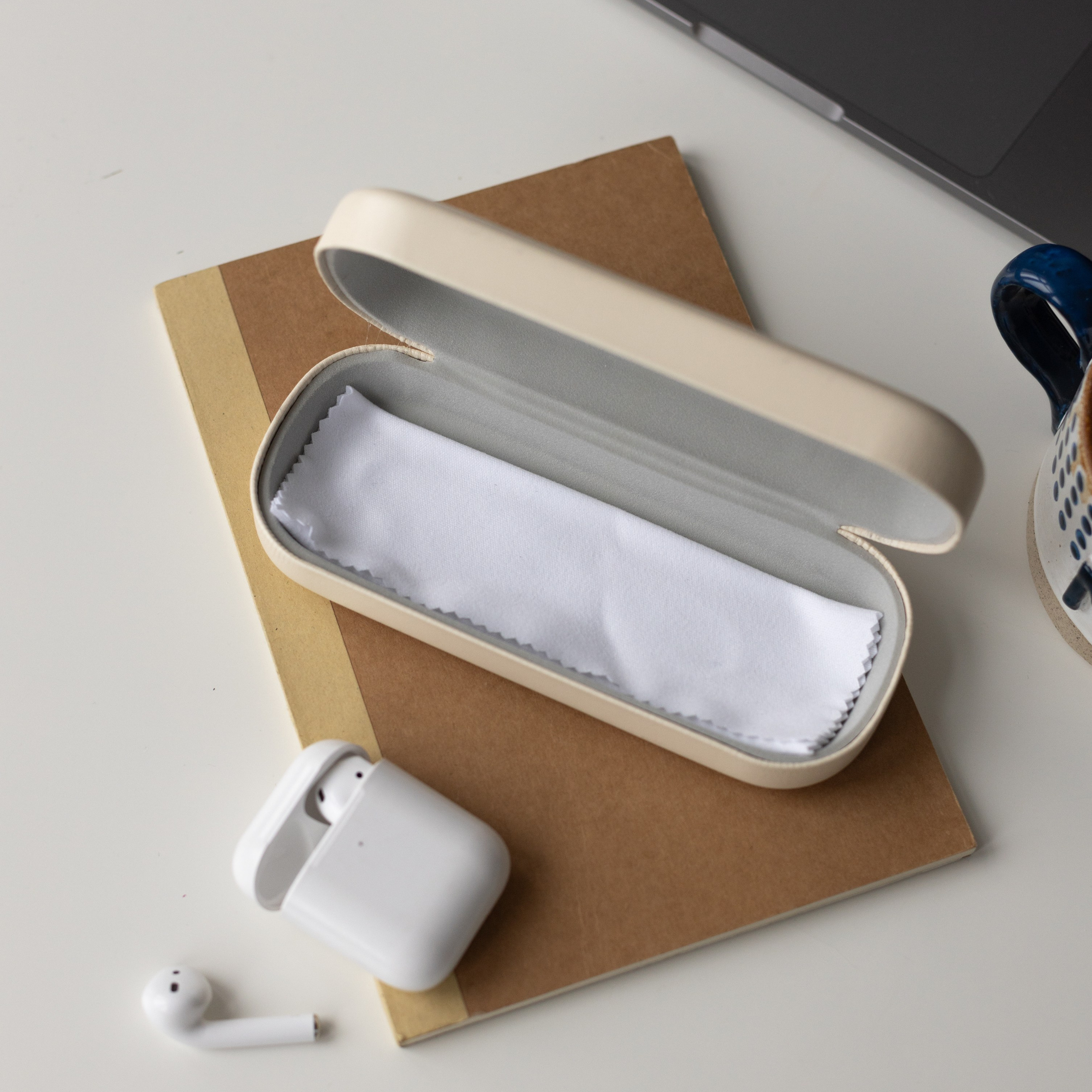 Футляры для очков. Фотосессии на маркетплейсы