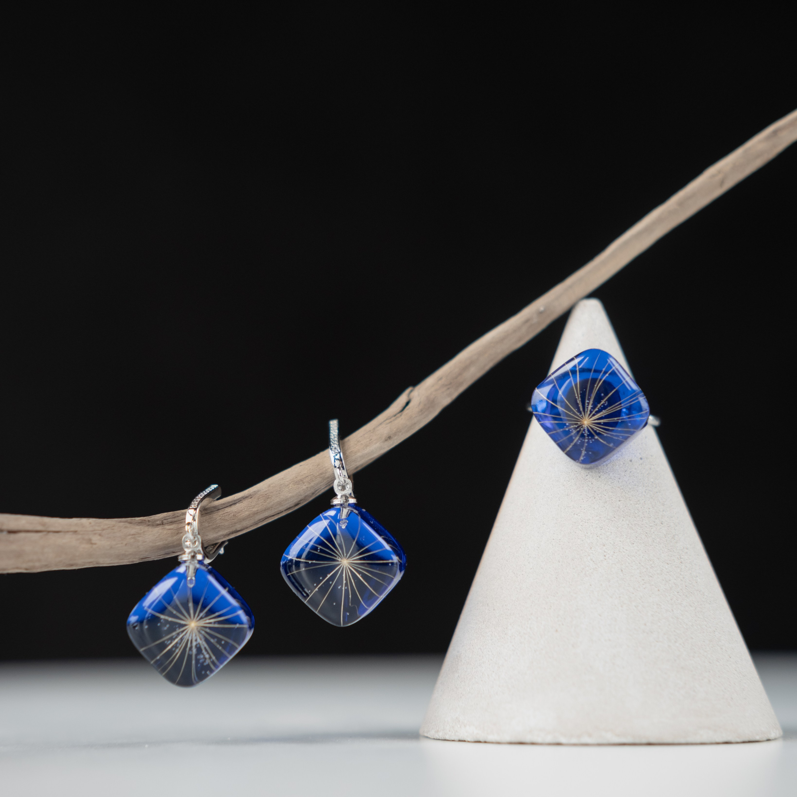 Украшения из эпоксидной смолы. Фотосессии на маркетплейсы