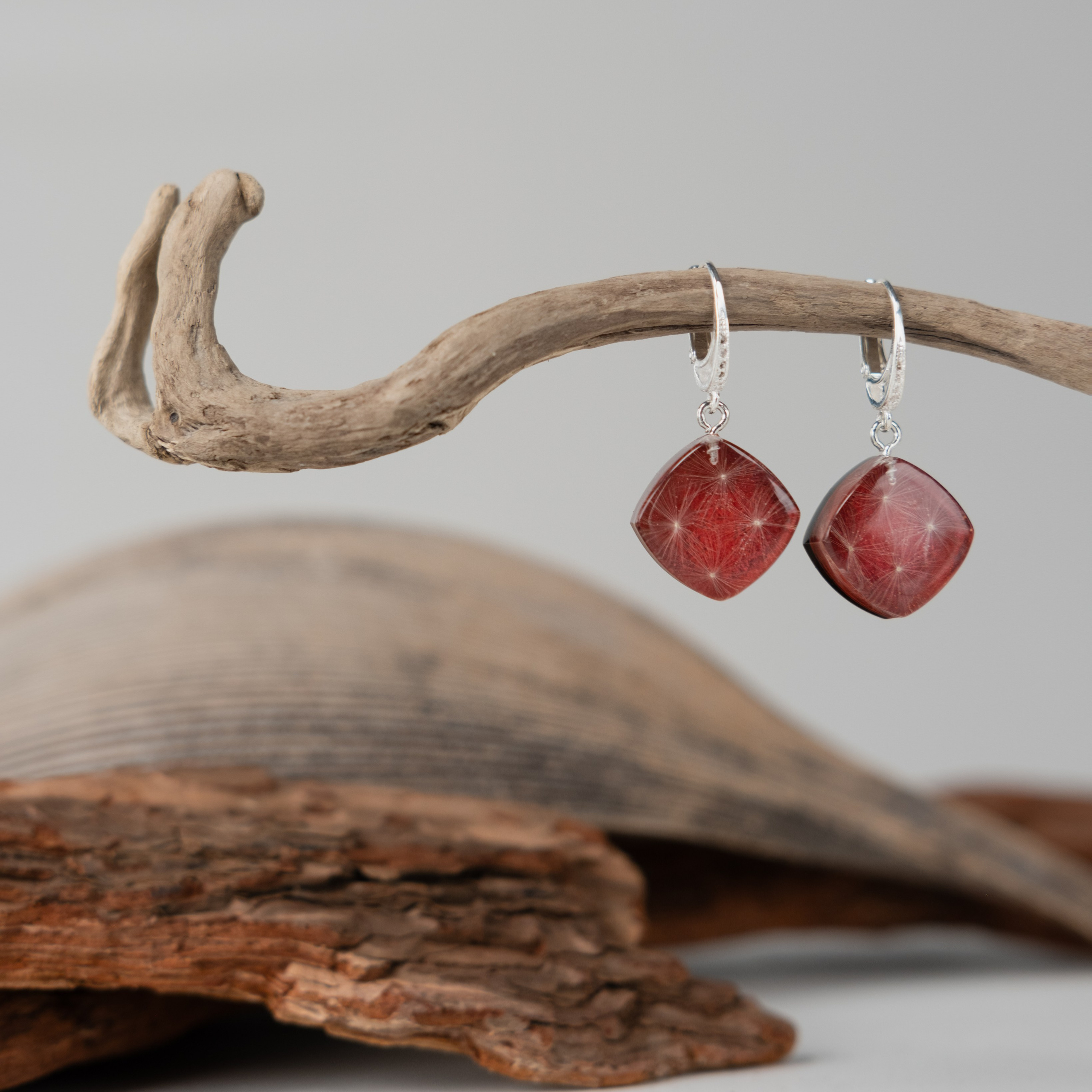 Украшения из эпоксидной смолы. Фотосессии на маркетплейсы