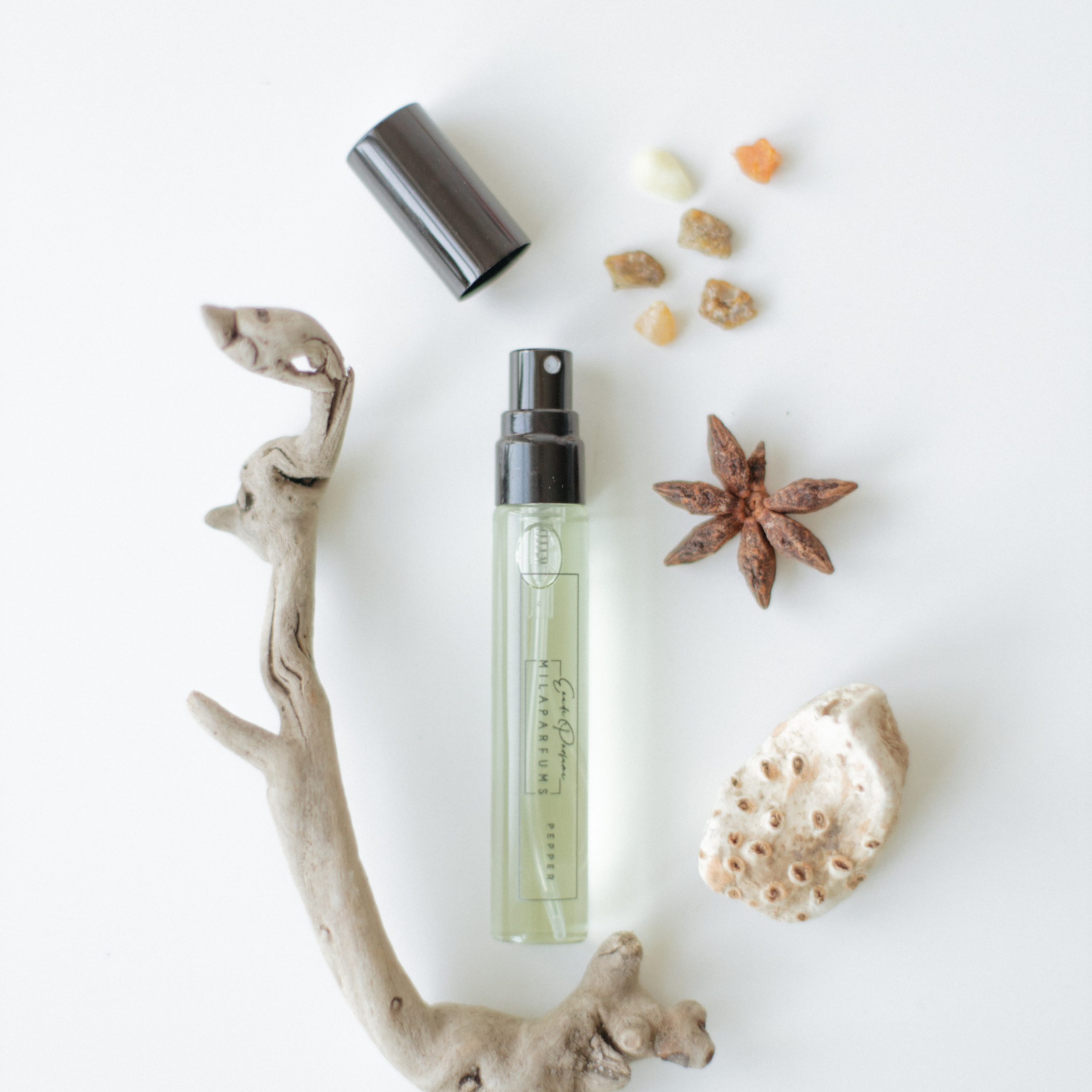 Парфюмы Мила. Фотосессии на маркетплейсы