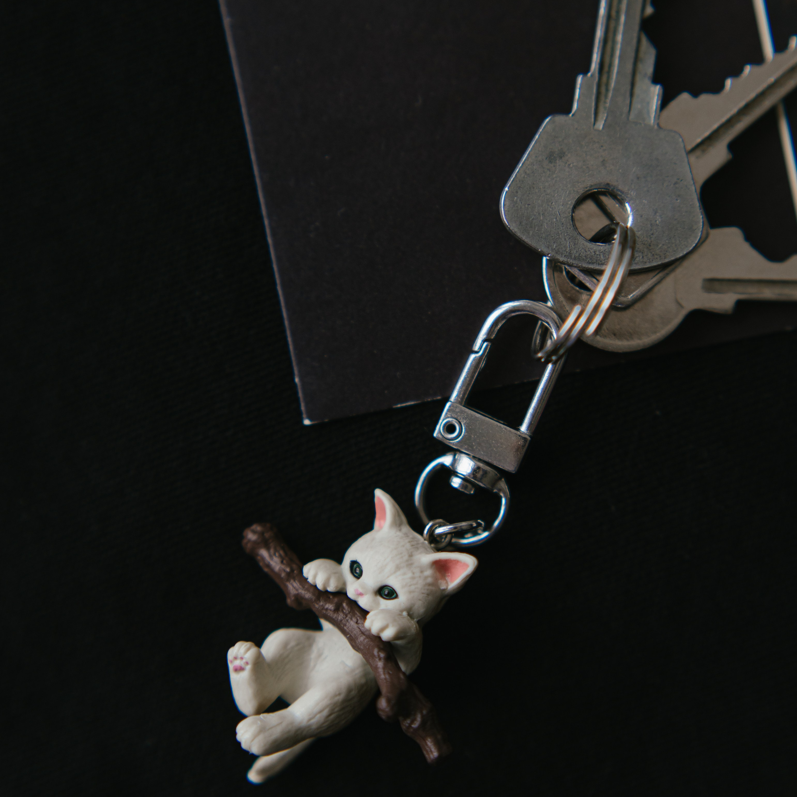 Брелки и броши. Фотосессии на маркетплейсы