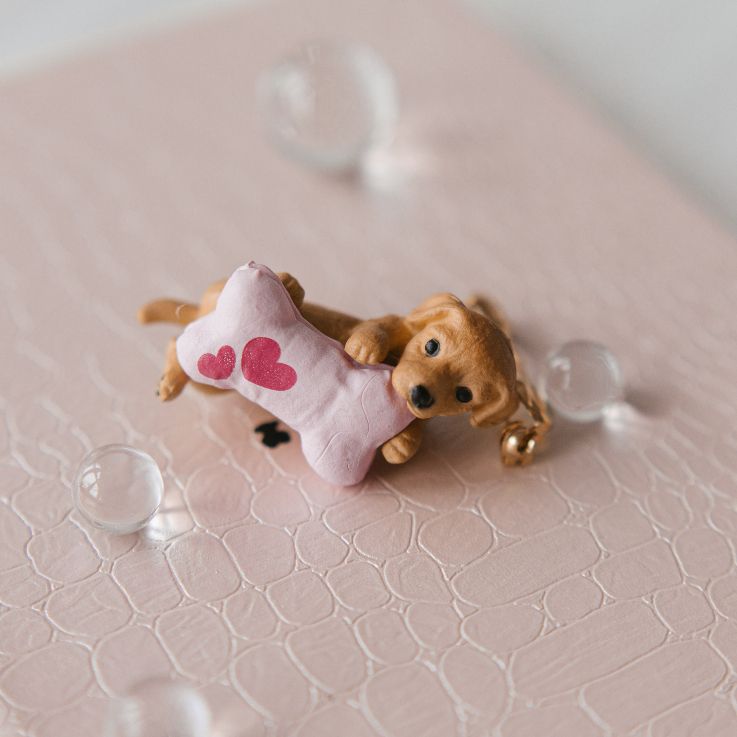 Брелки и броши. Фотосессии на маркетплейсы