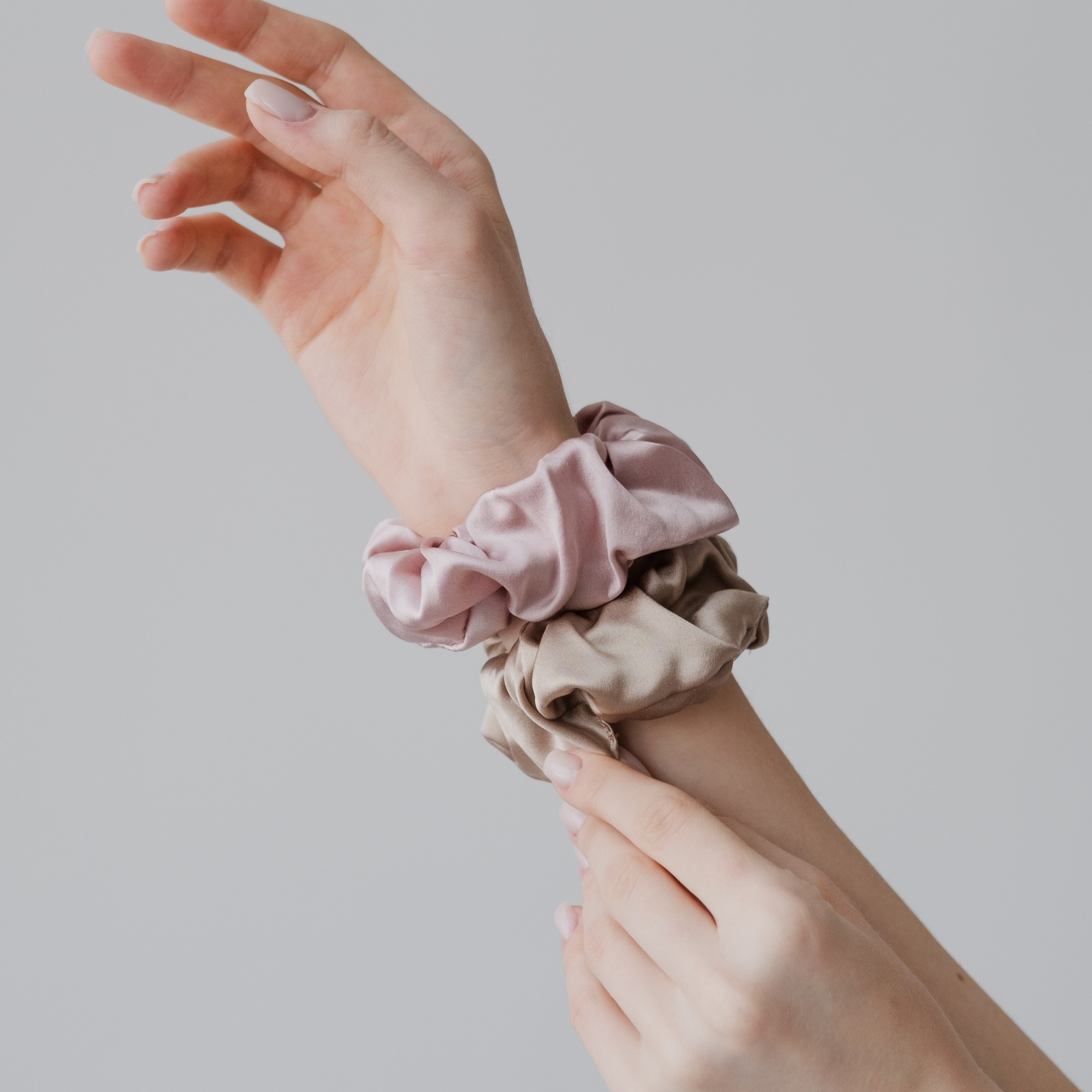 Шелковые резинки для волос. Фотосессии на маркетплейсы