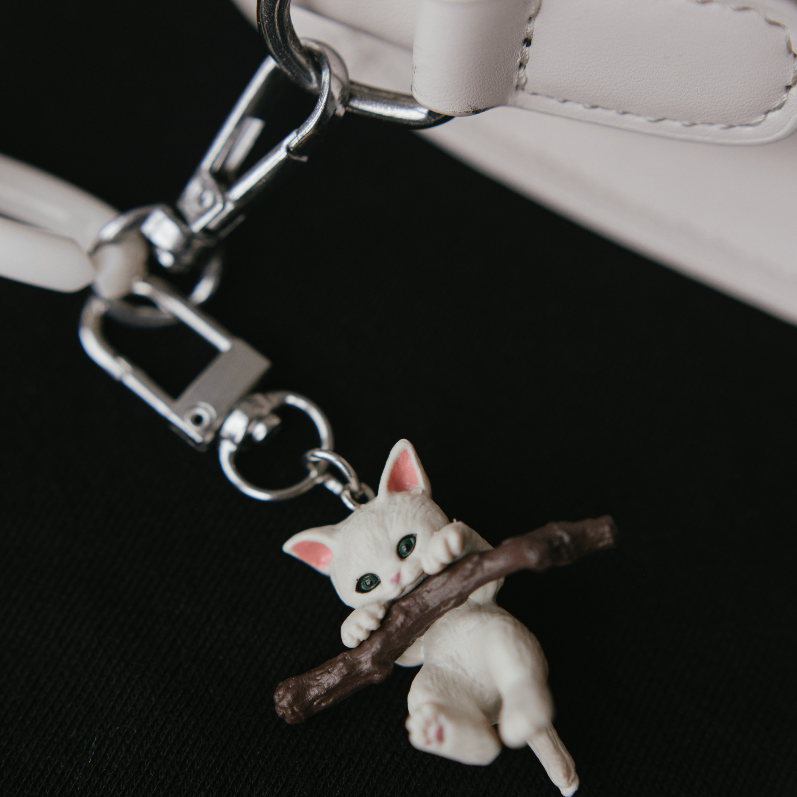 Брелки и броши. Фотосессии на маркетплейсы