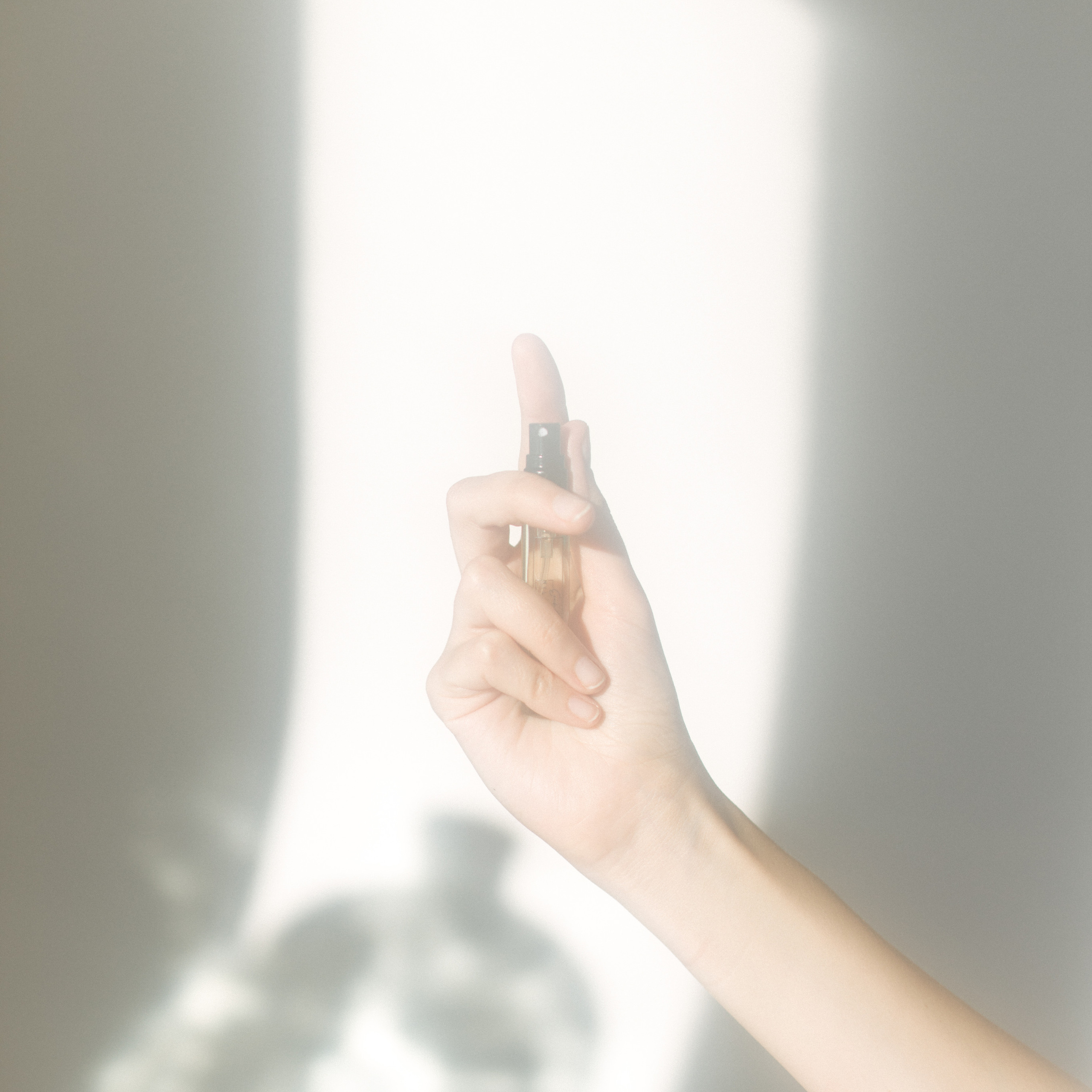 Парфюмы Мила. Фотосессии на маркетплейсы