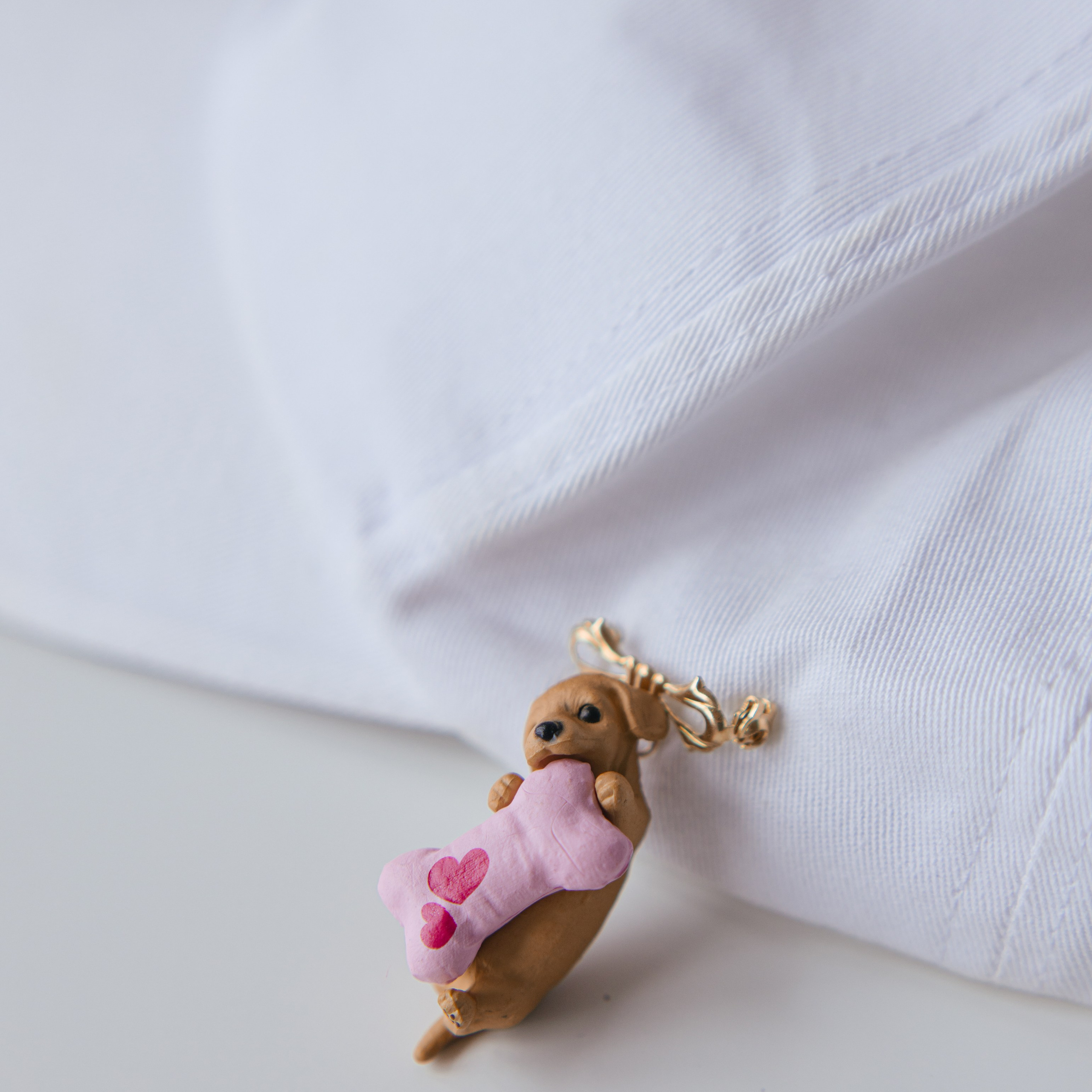 Брелки и броши. Фотосессии на маркетплейсы