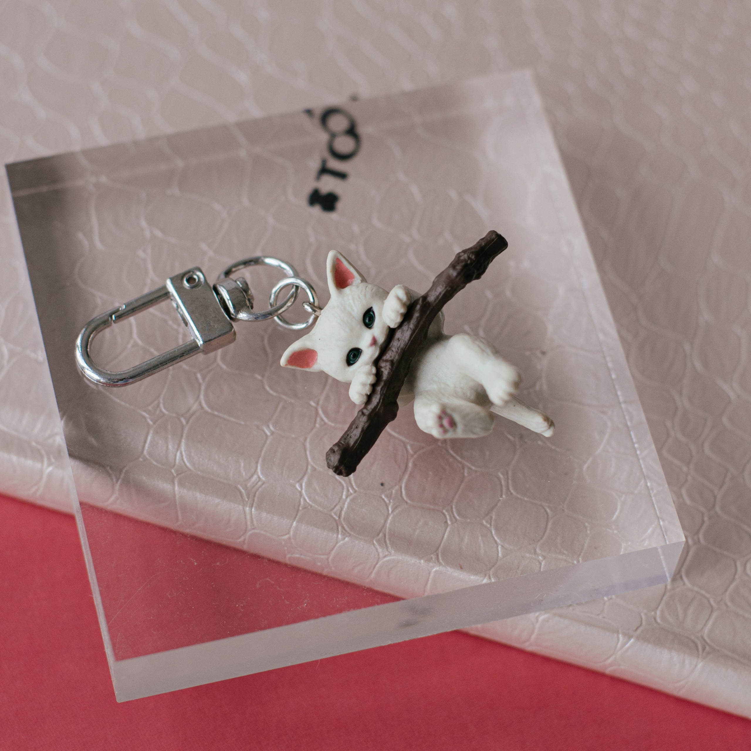 Брелки и броши. Фотосессии на маркетплейсы