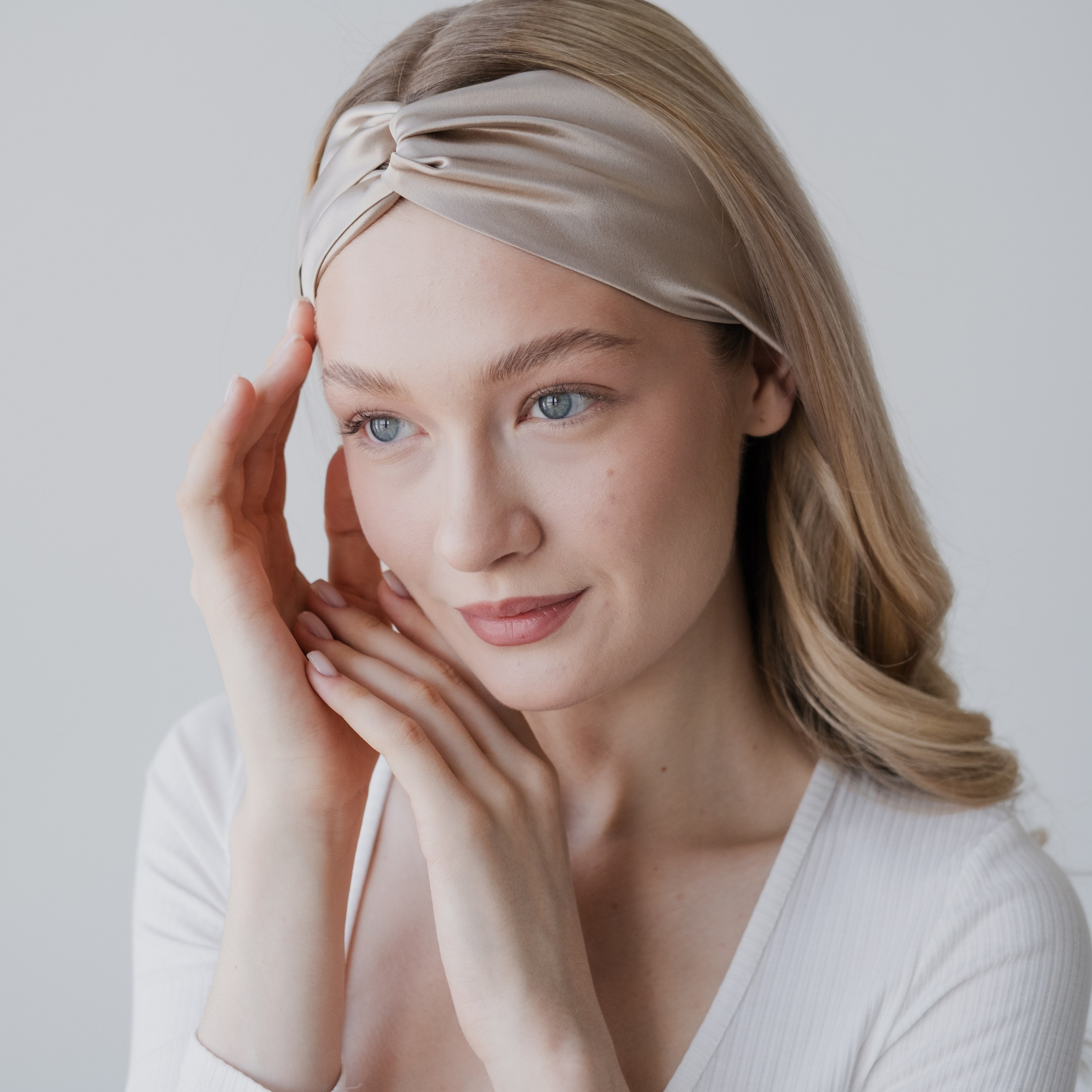 Шелковые резинки для волос. Фотосессии на маркетплейсы