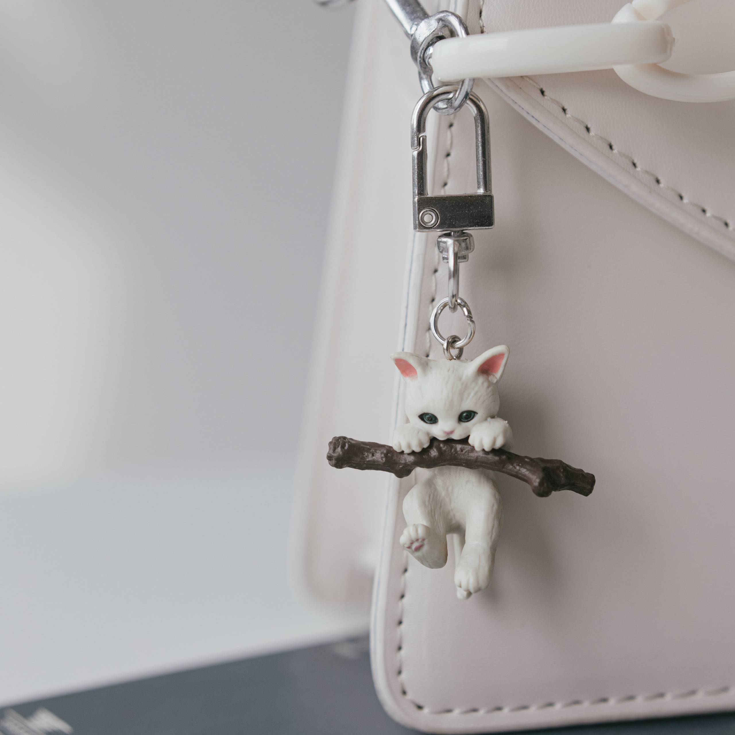 Брелки и броши. Фотосессии на маркетплейсы