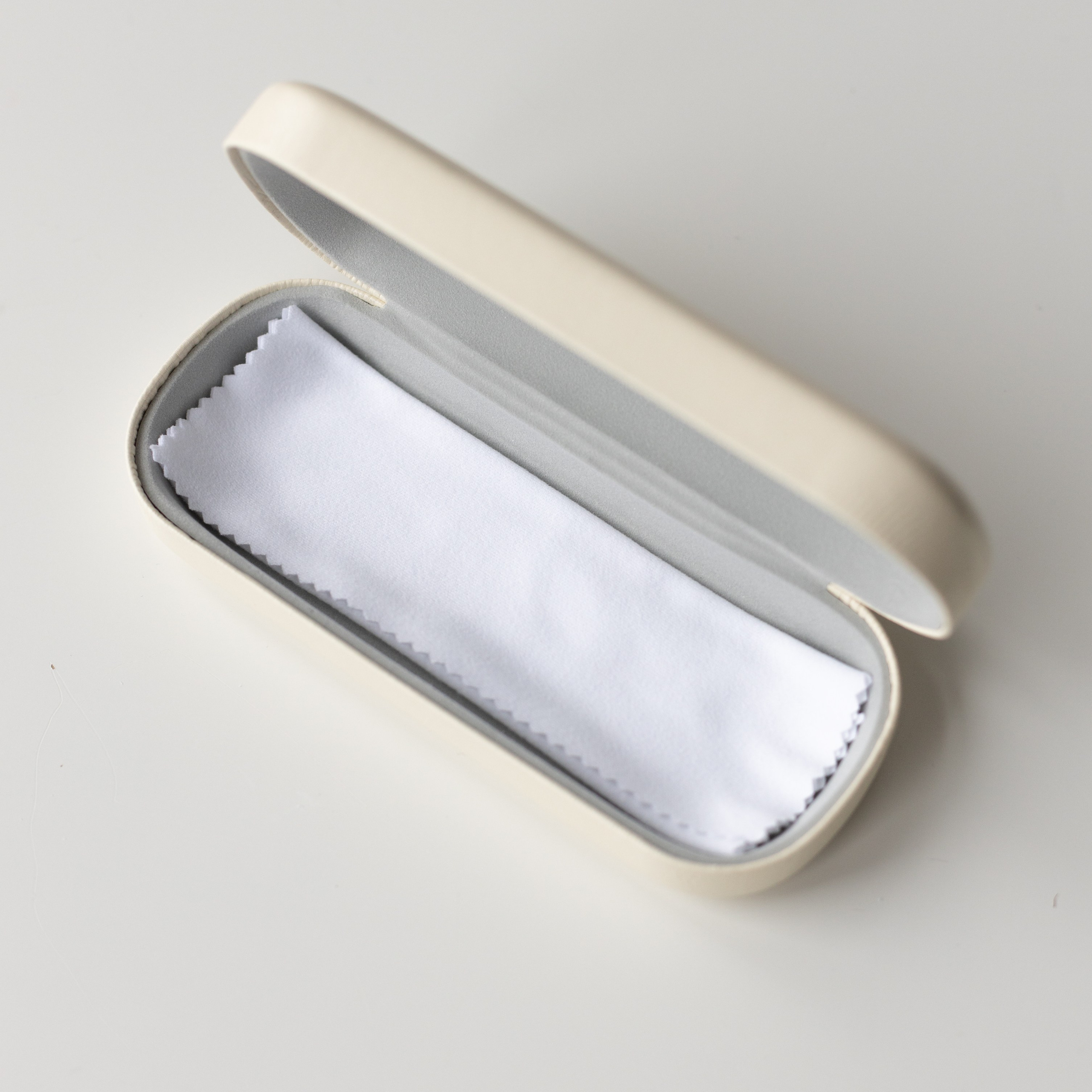 Футляры для очков. Фотосессии на маркетплейсы