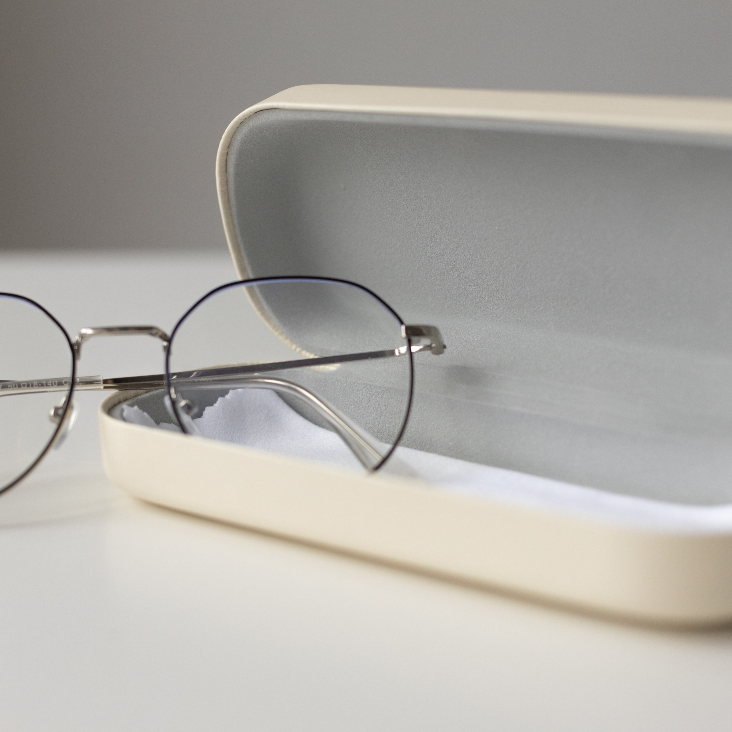 Футляры для очков. Фотосессии на маркетплейсы