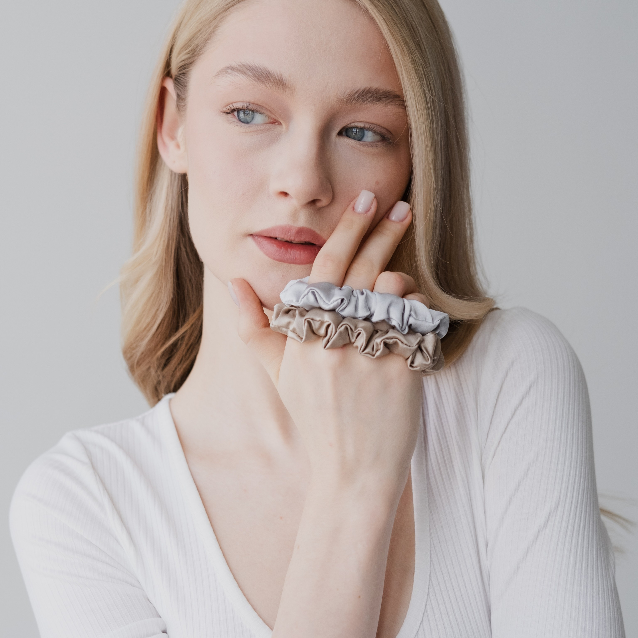 Шелковые резинки для волос. Фотосессии на маркетплейсы