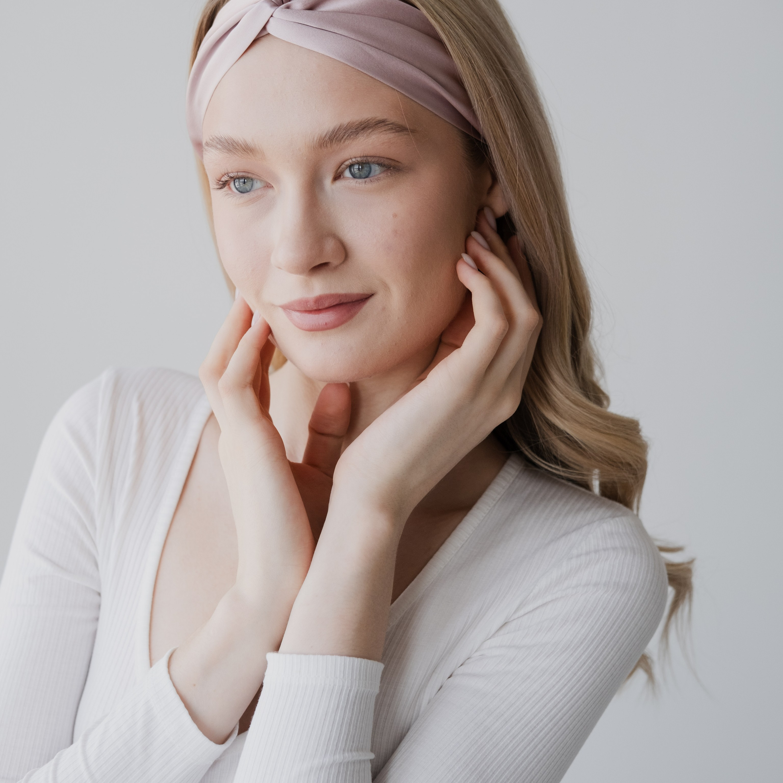 Шелковые резинки для волос. Фотосессии на маркетплейсы