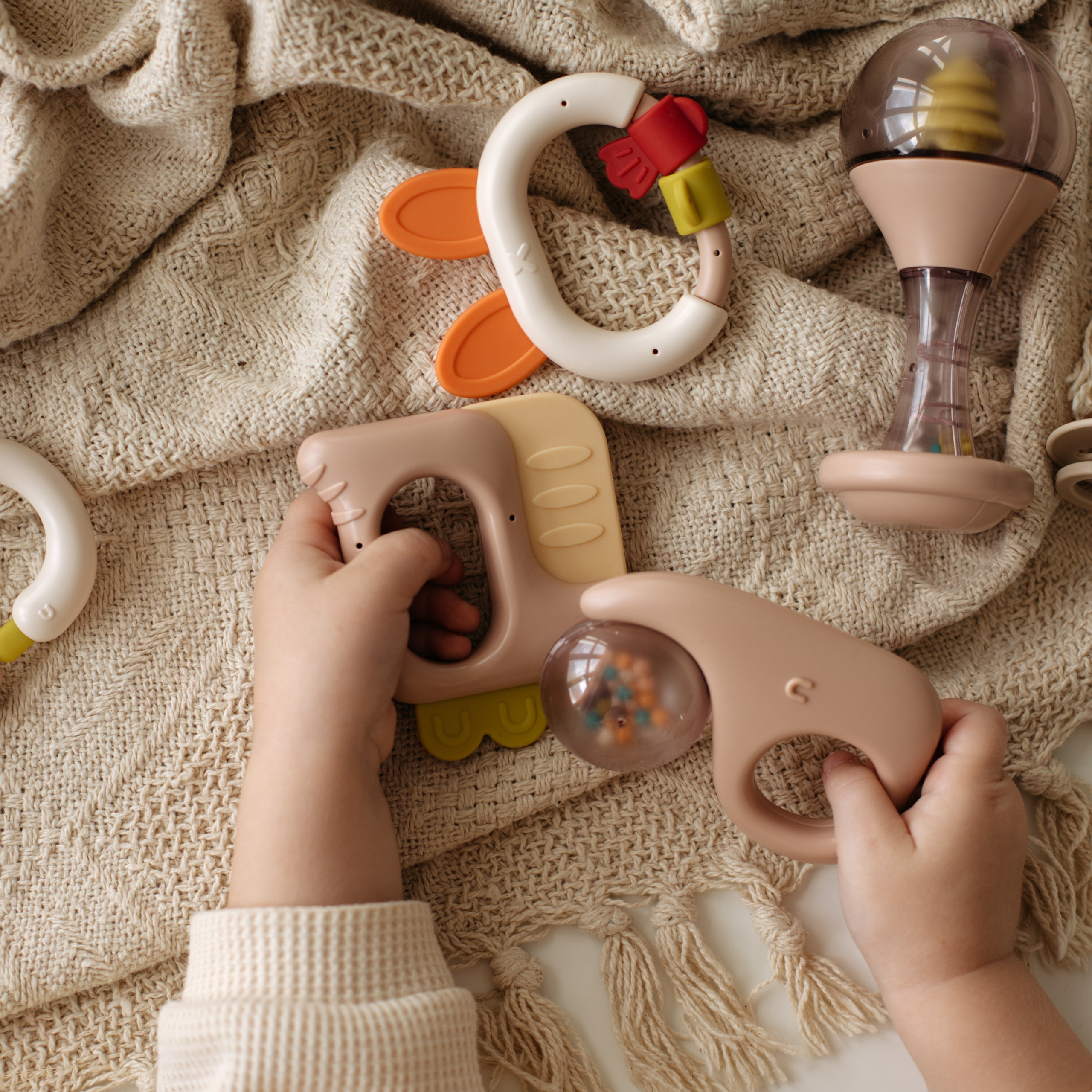 Погремушки. Фотосессии на маркетплейсы