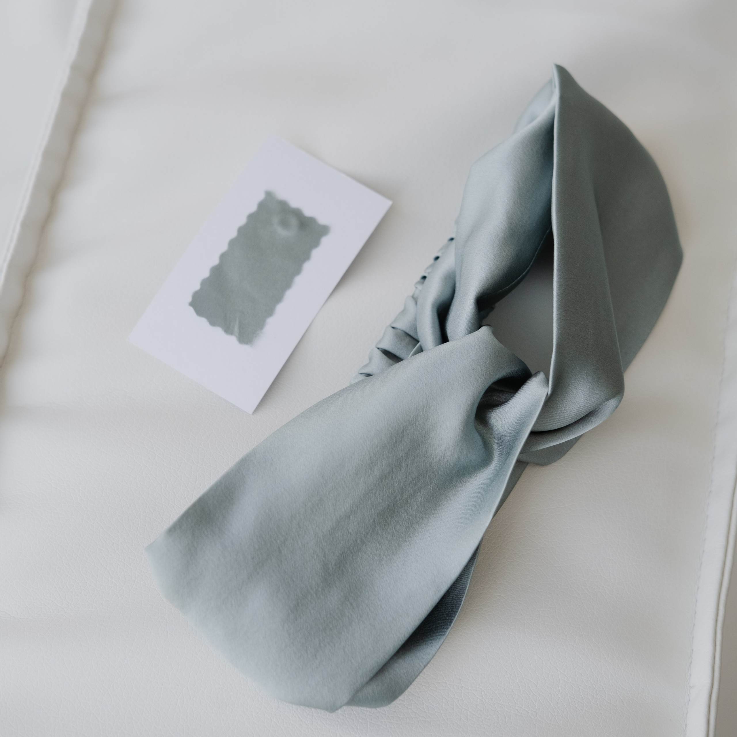 Шелковые резинки для волос. Фотосессии на маркетплейсы