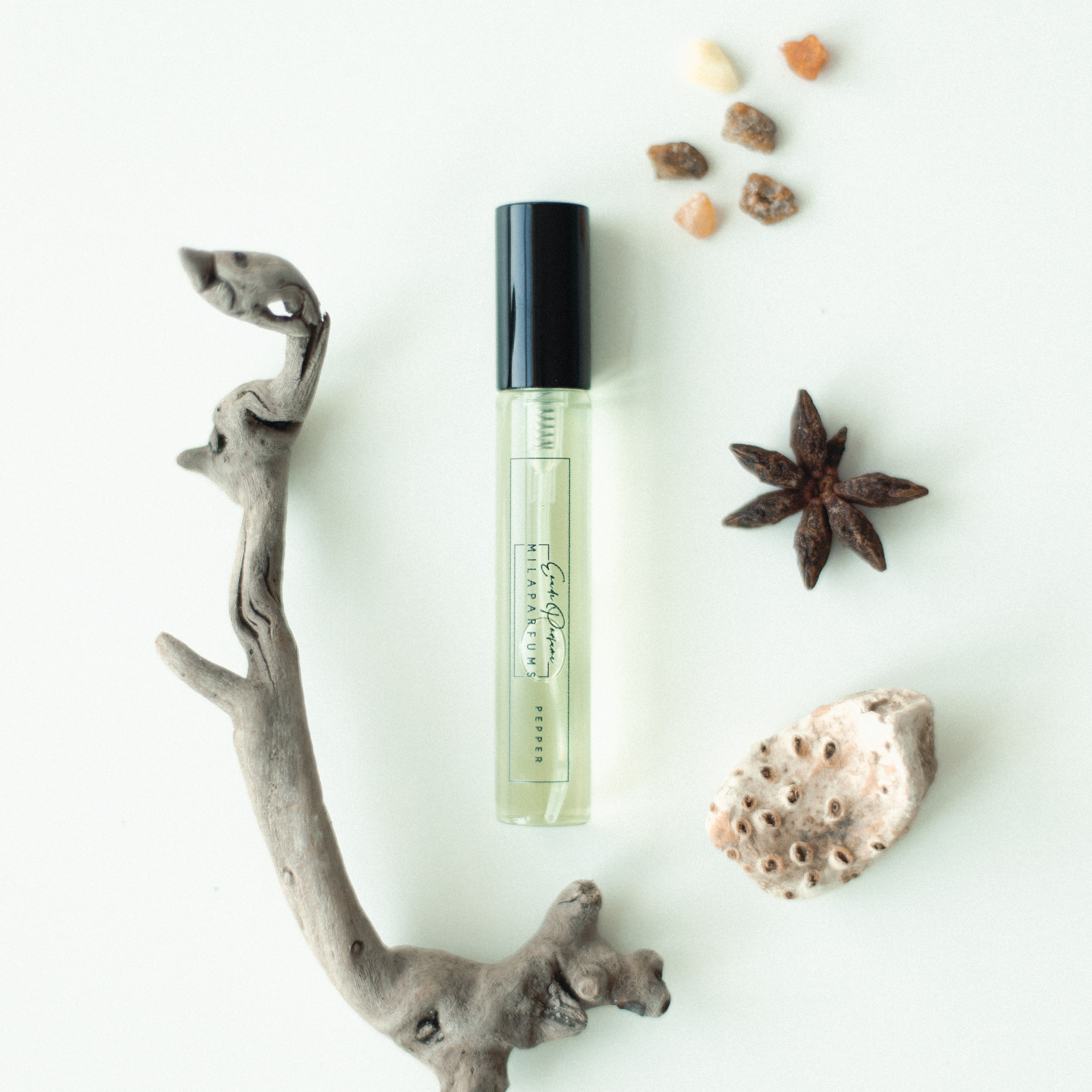 Парфюмы Мила. Фотосессии на маркетплейсы