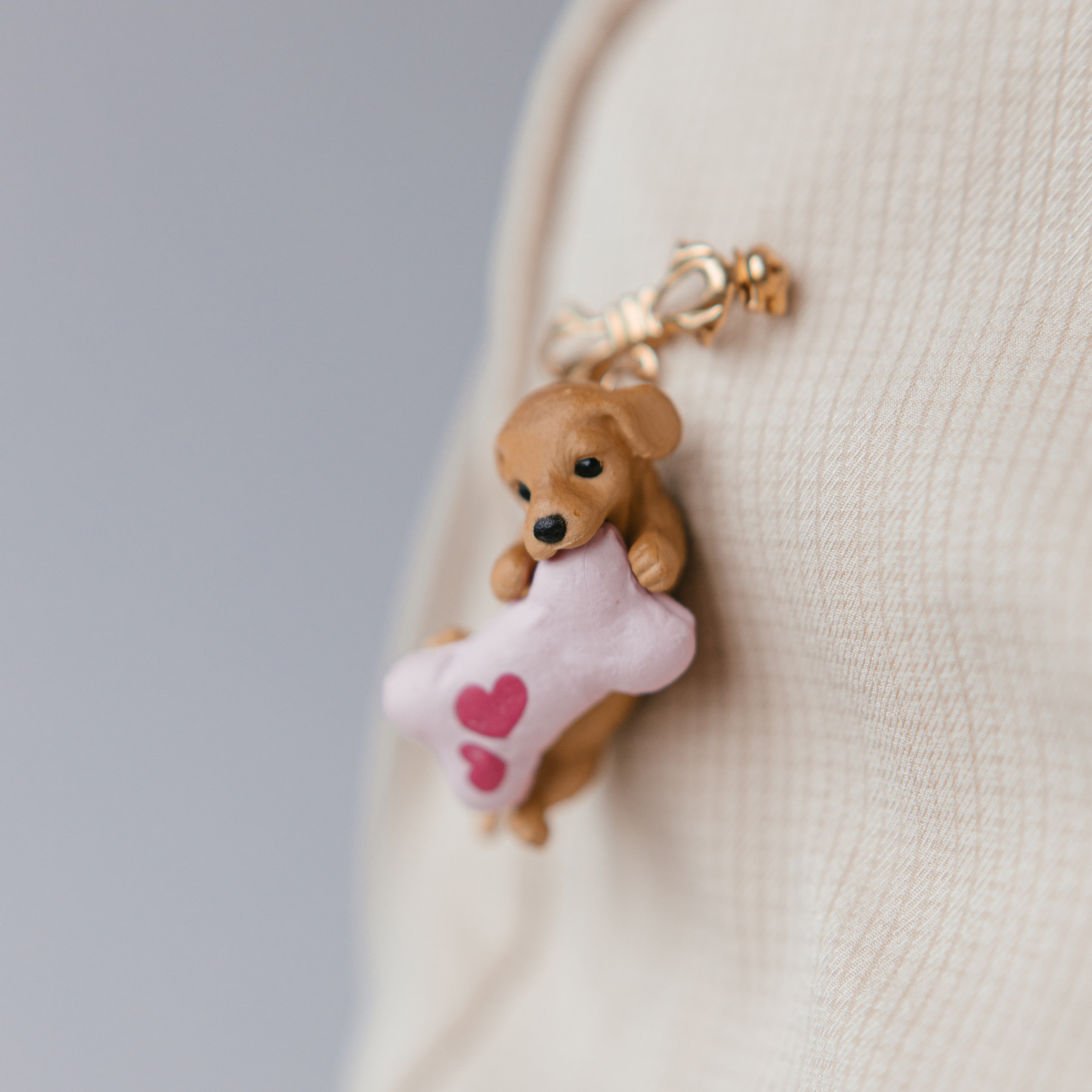 Брелки и броши. Фотосессии на маркетплейсы