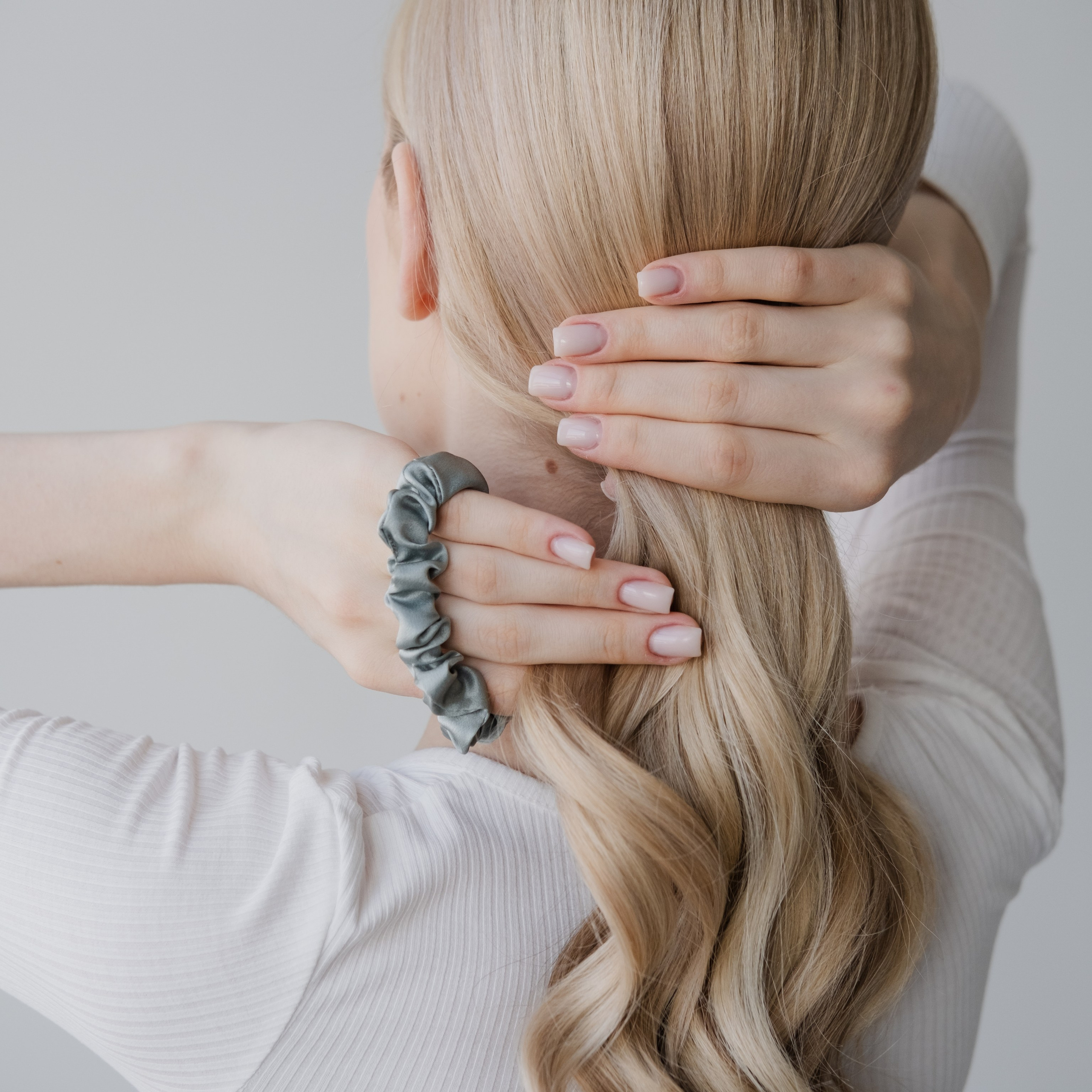 Шелковые резинки для волос. Фотосессии на маркетплейсы