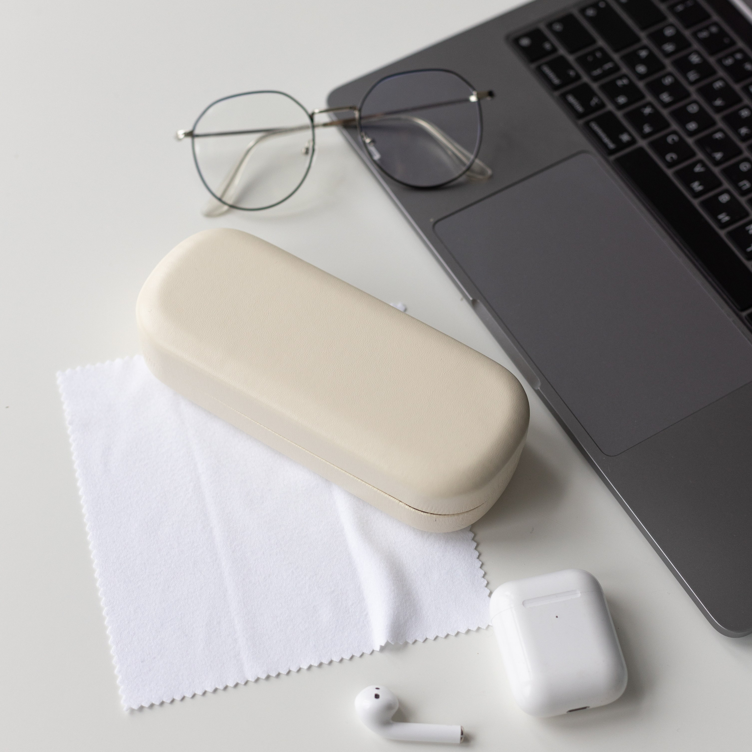 Футляры для очков. Фотосессии на маркетплейсы