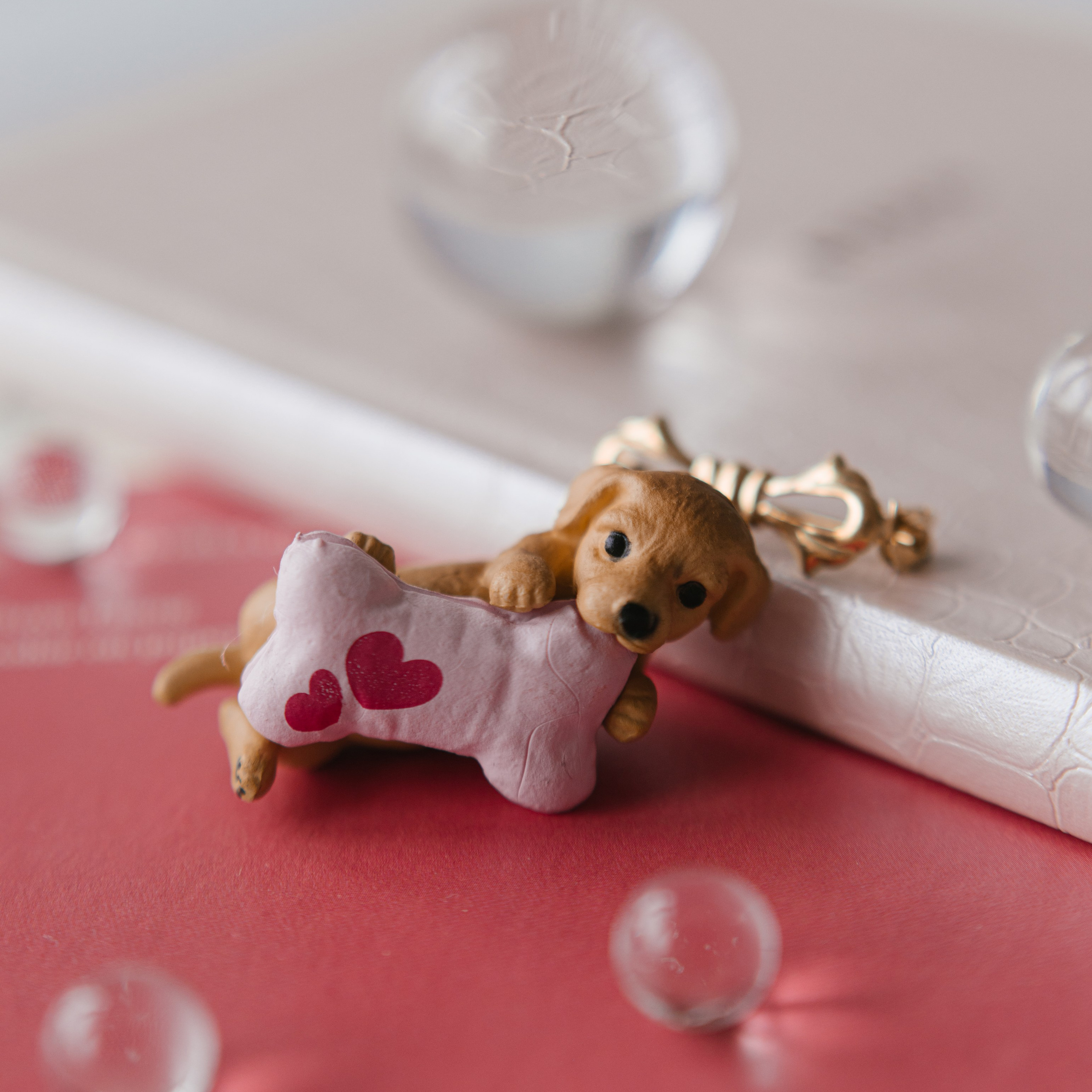 Брелки и броши. Фотосессии на маркетплейсы