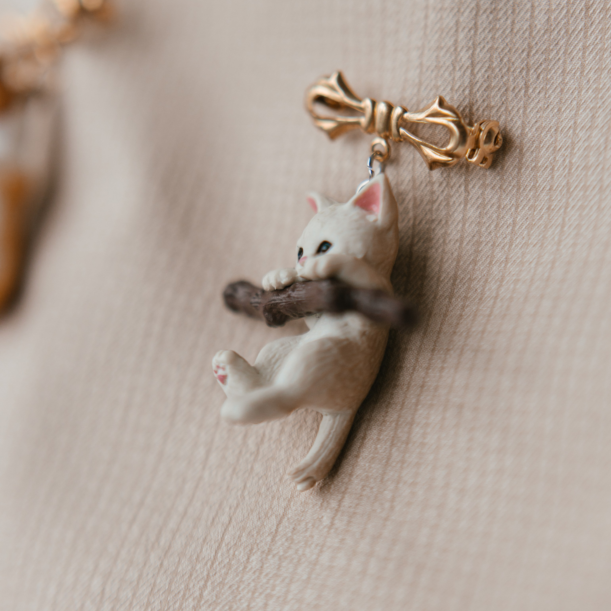 Брелки и броши. Фотосессии на маркетплейсы