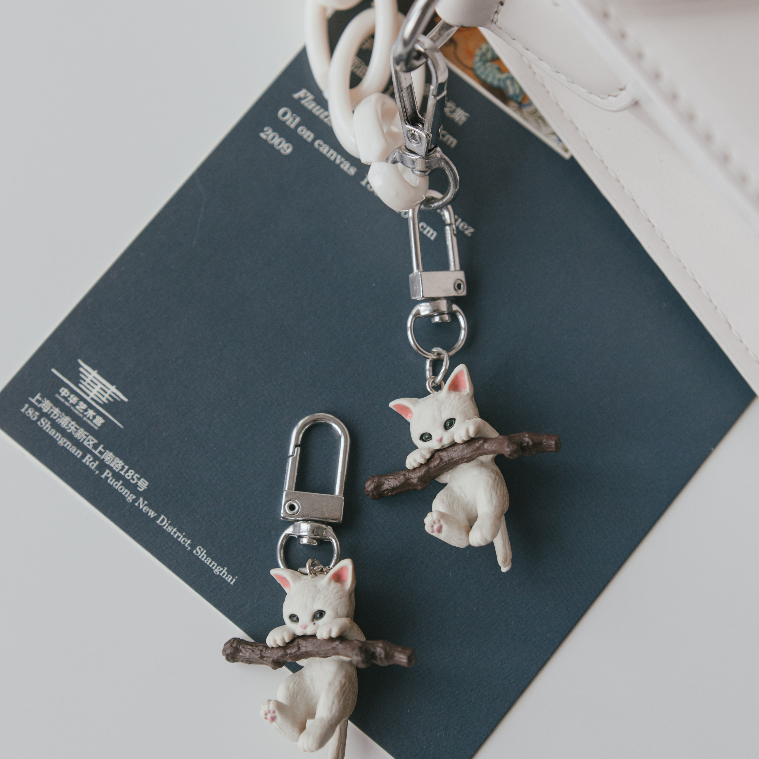 Брелки и броши. Фотосессии на маркетплейсы