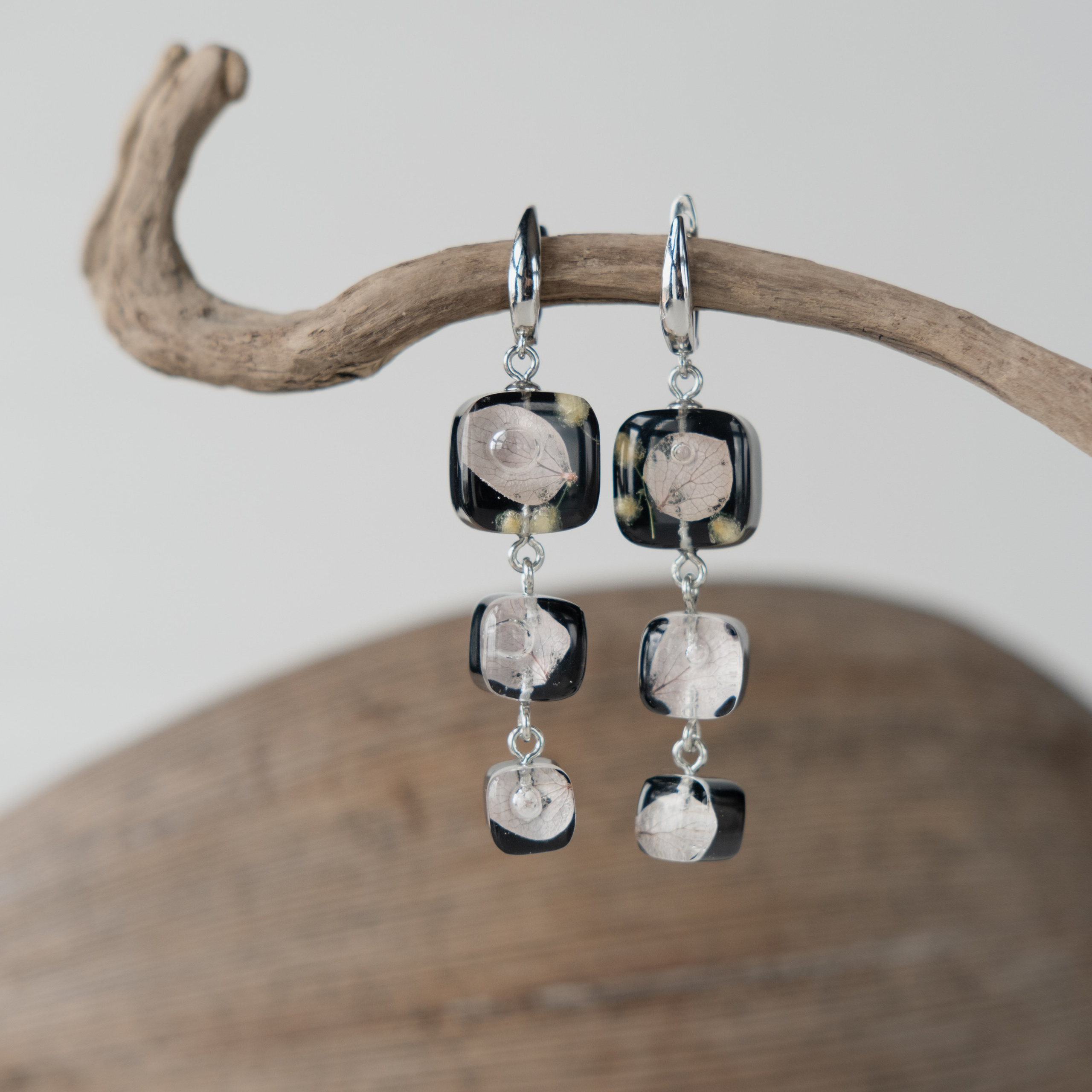 Украшения из эпоксидной смолы. Фотосессии на маркетплейсы