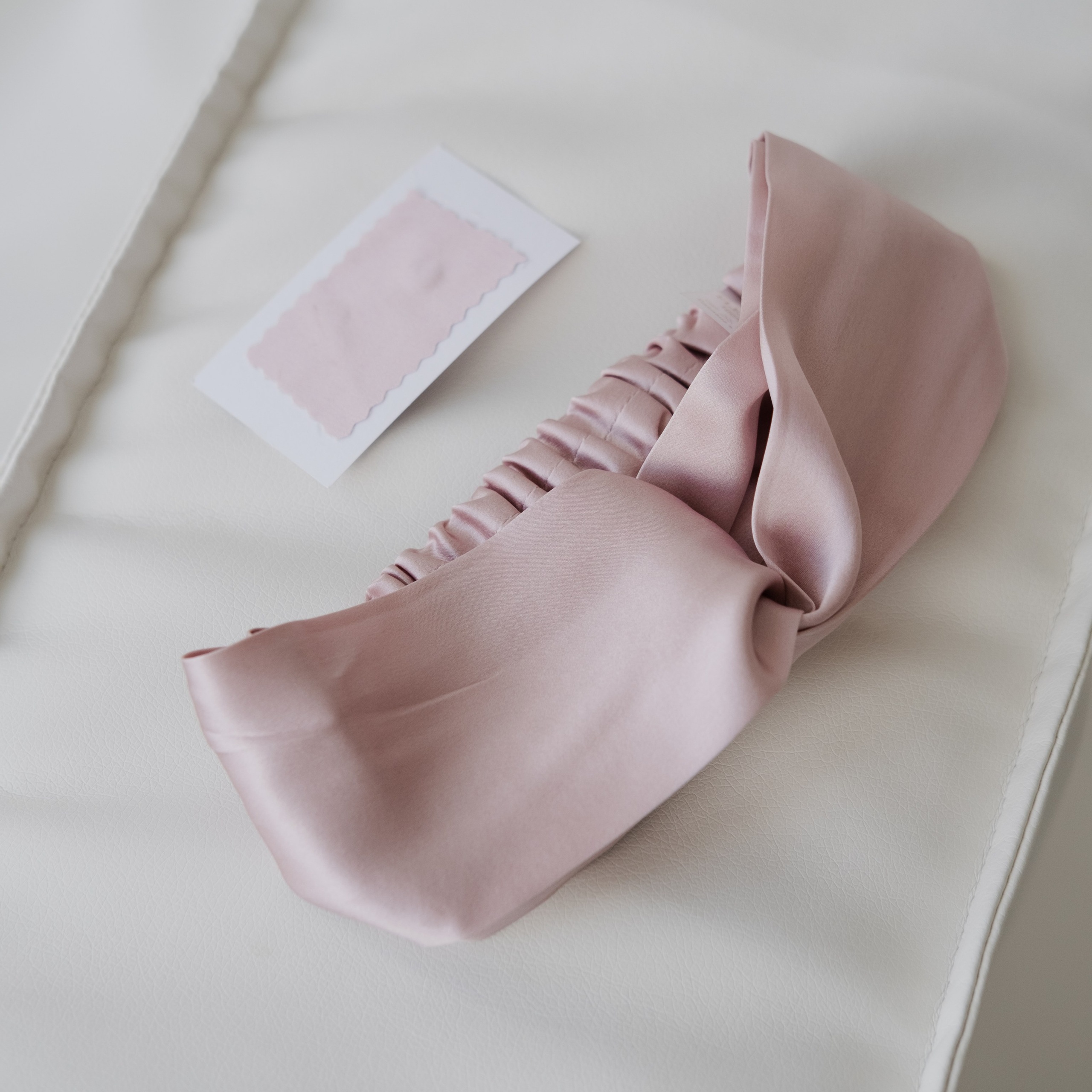 Шелковые резинки для волос. Фотосессии на маркетплейсы