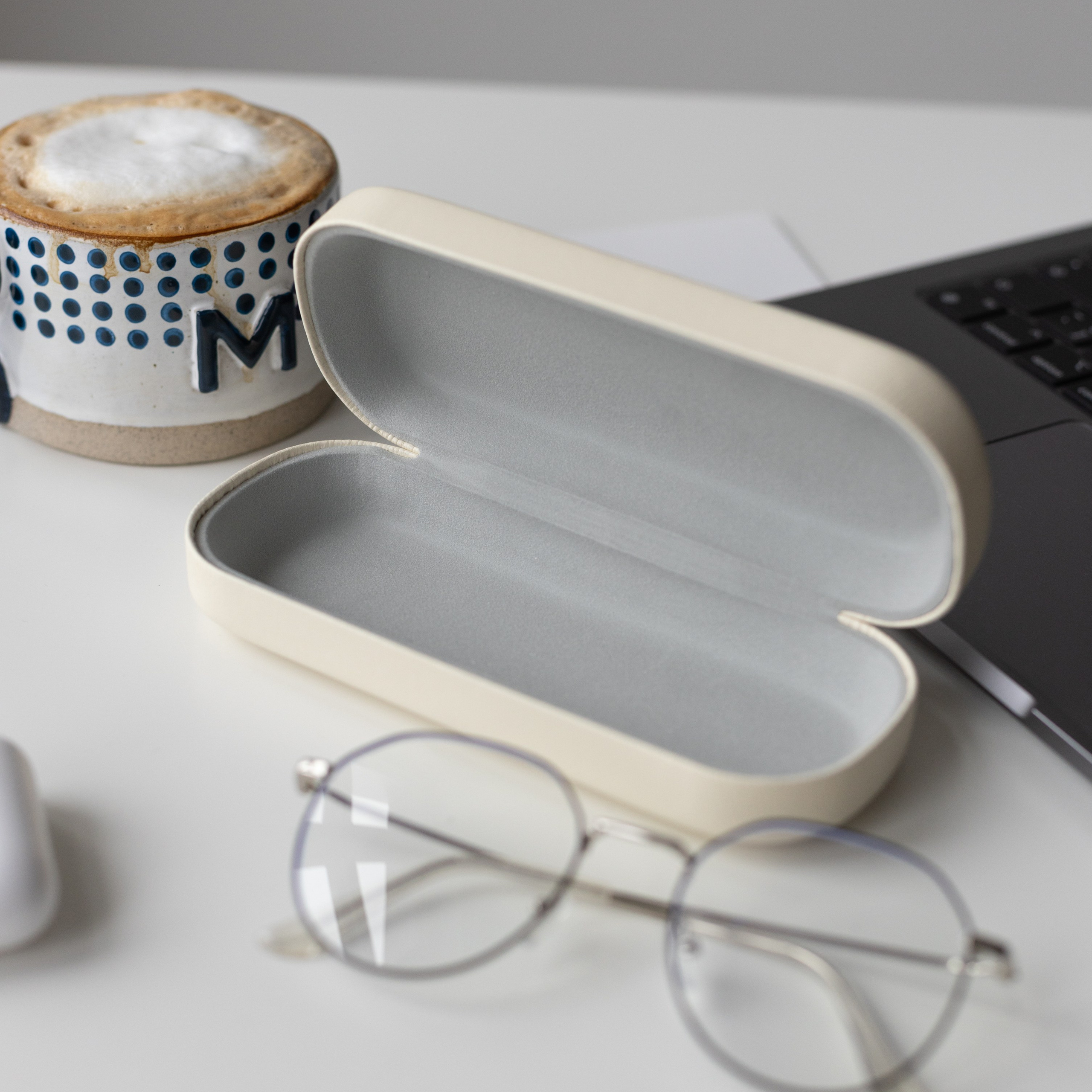 Футляры для очков. Фотосессии на маркетплейсы