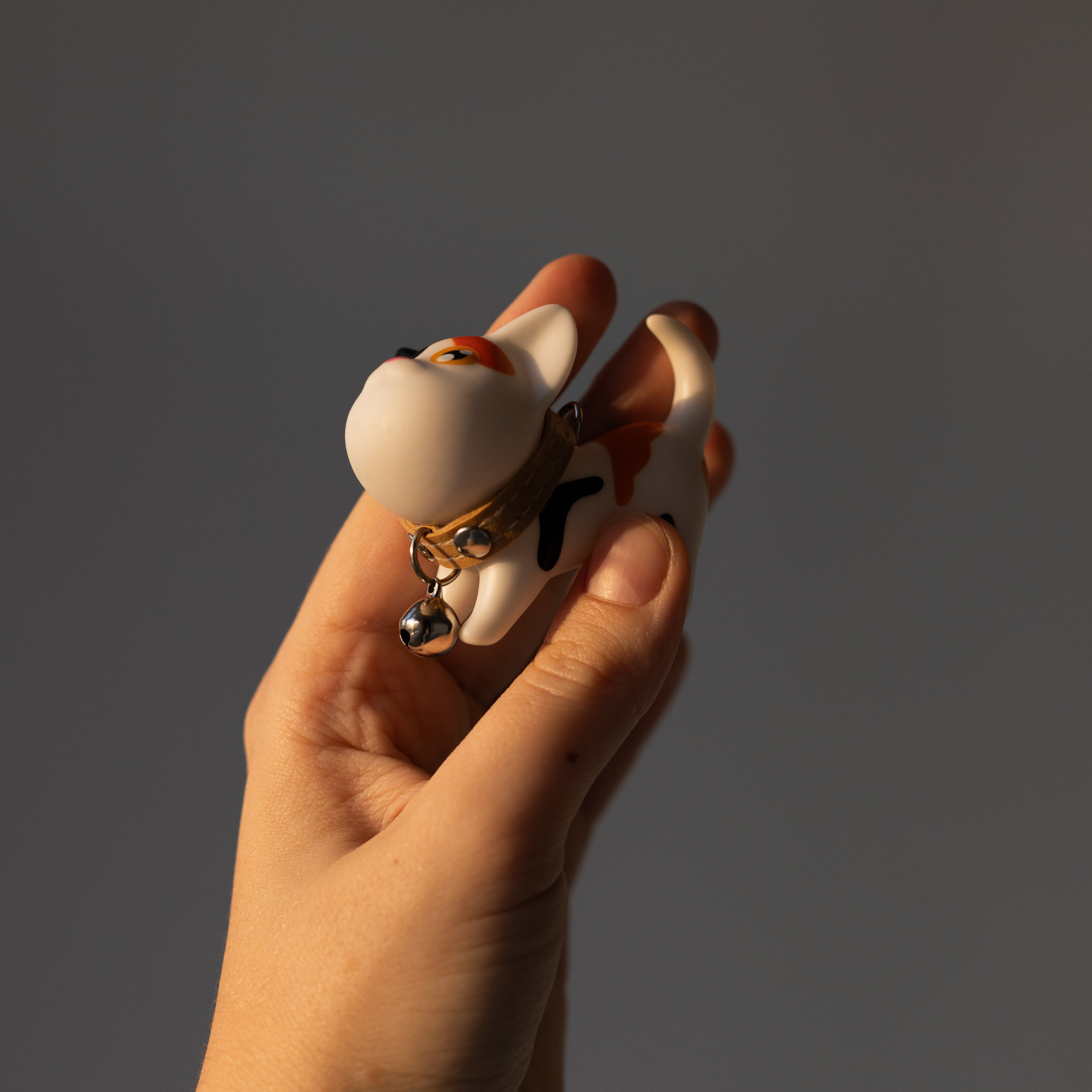 Брелок котик. Фотосессии на маркетплейсы