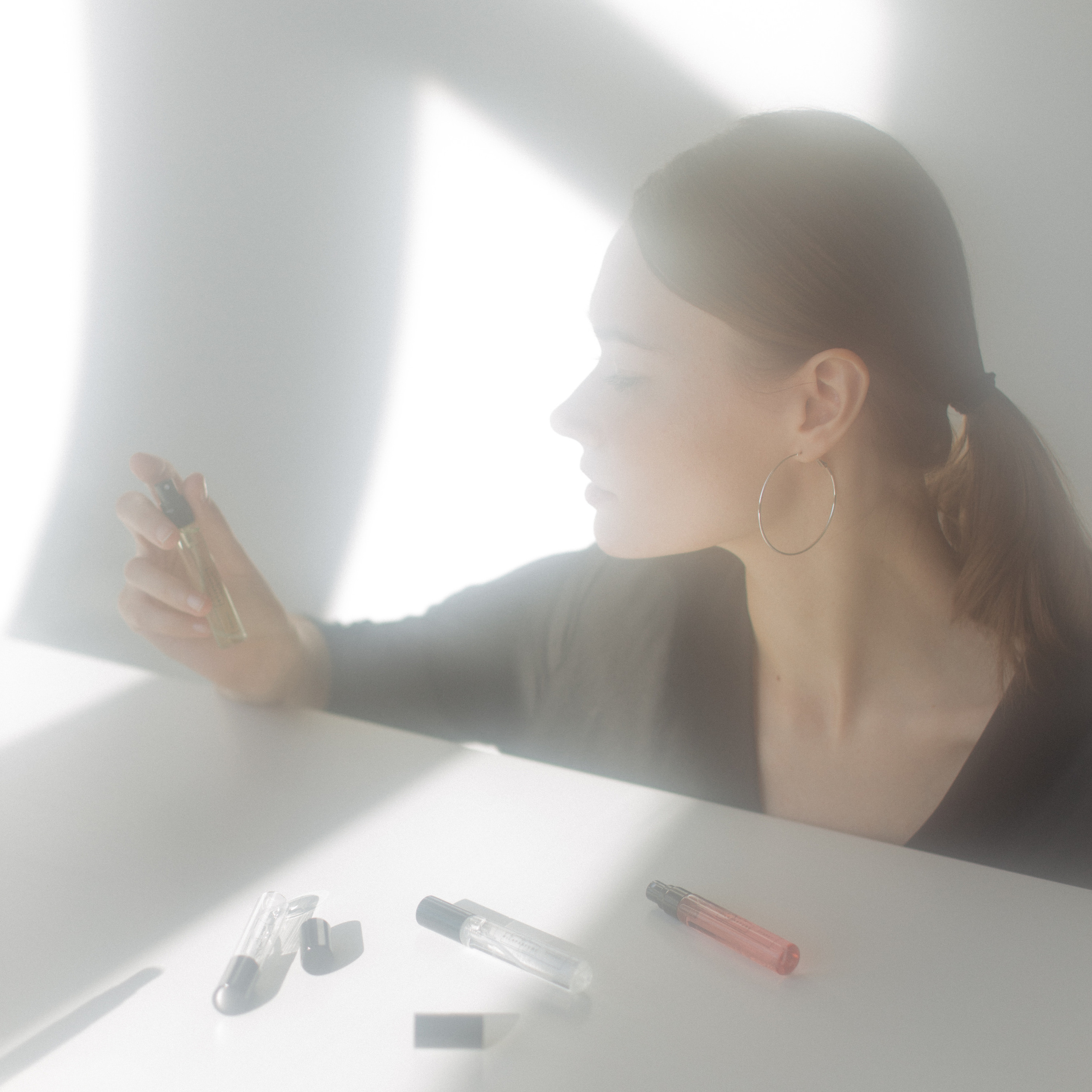 Парфюмы Мила. Фотосессии на маркетплейсы